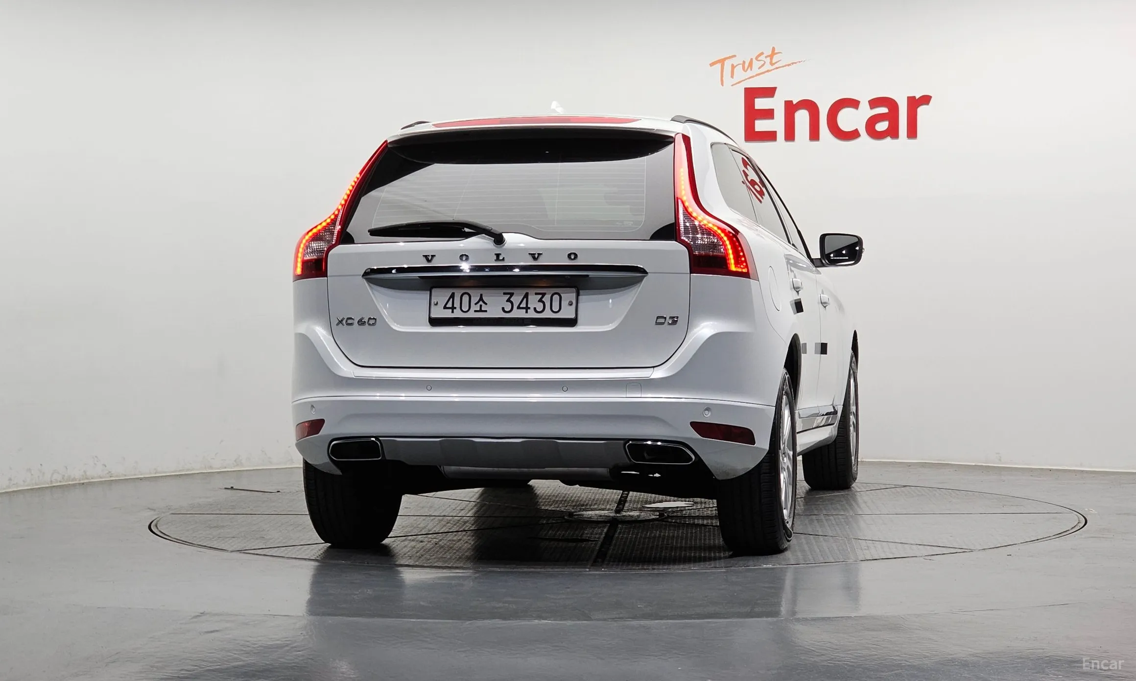 Volvo XC60 превью 4