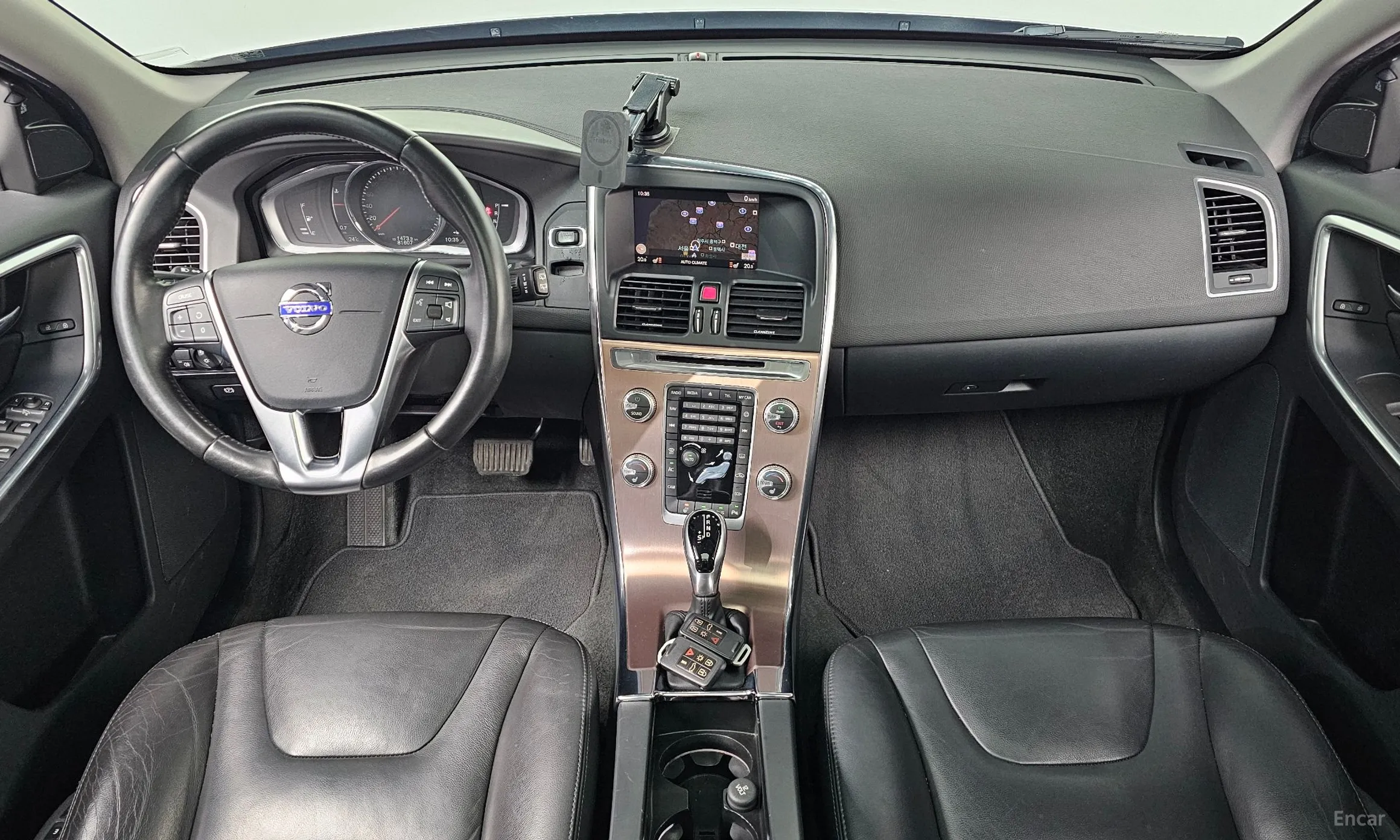 Volvo XC60 превью 7