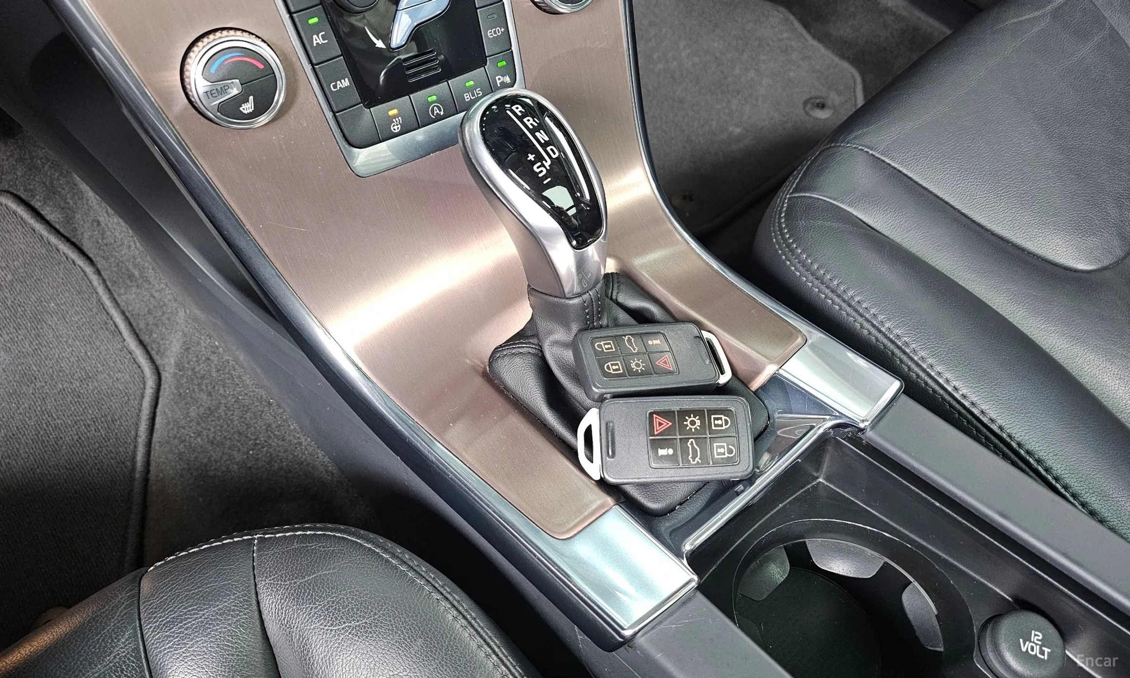 Volvo XC60 превью 9