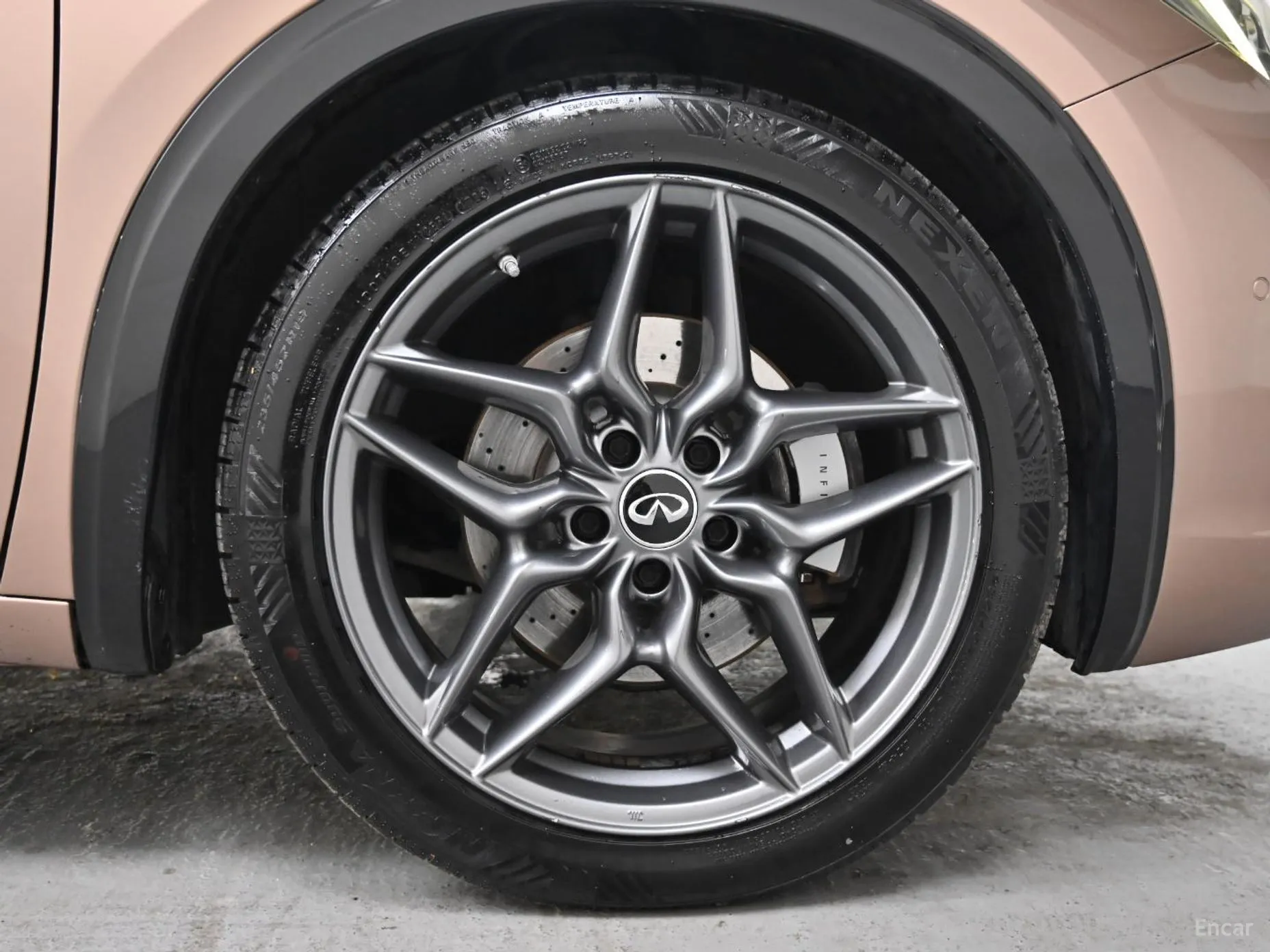 Infiniti Q30 превью 5