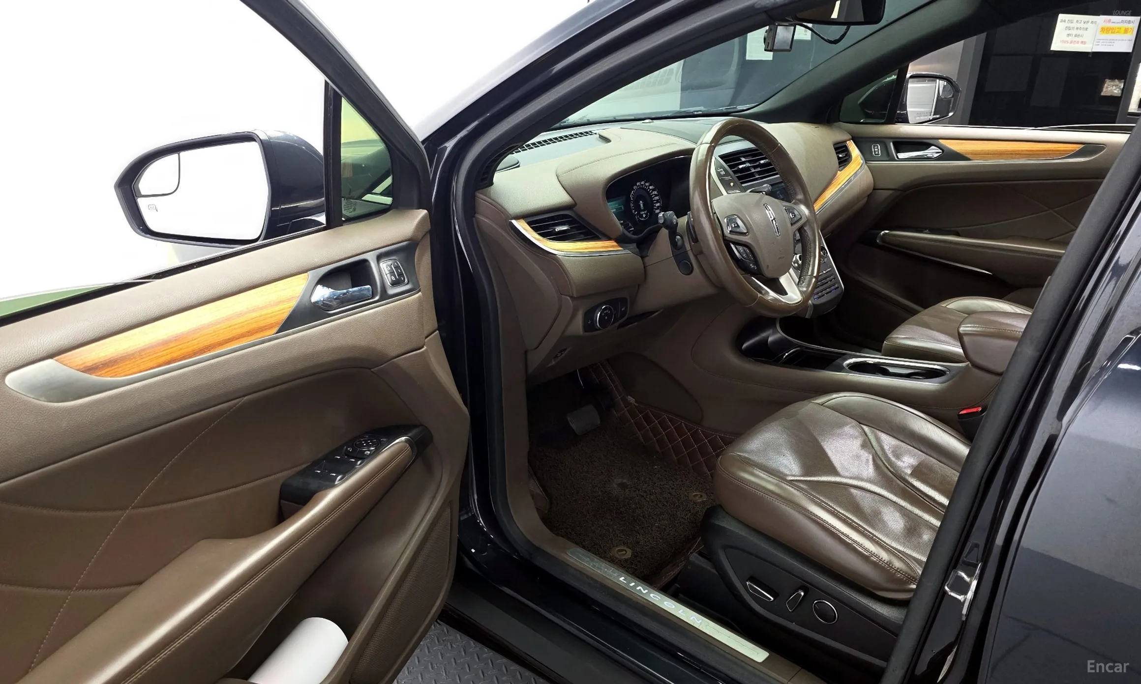 Lincoln MKC превью 10