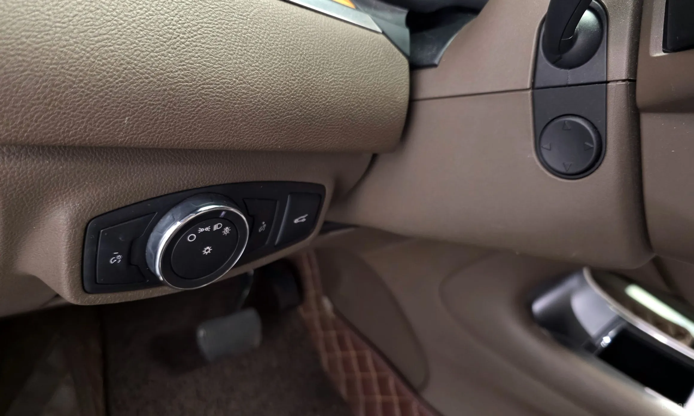 Lincoln MKC превью 19