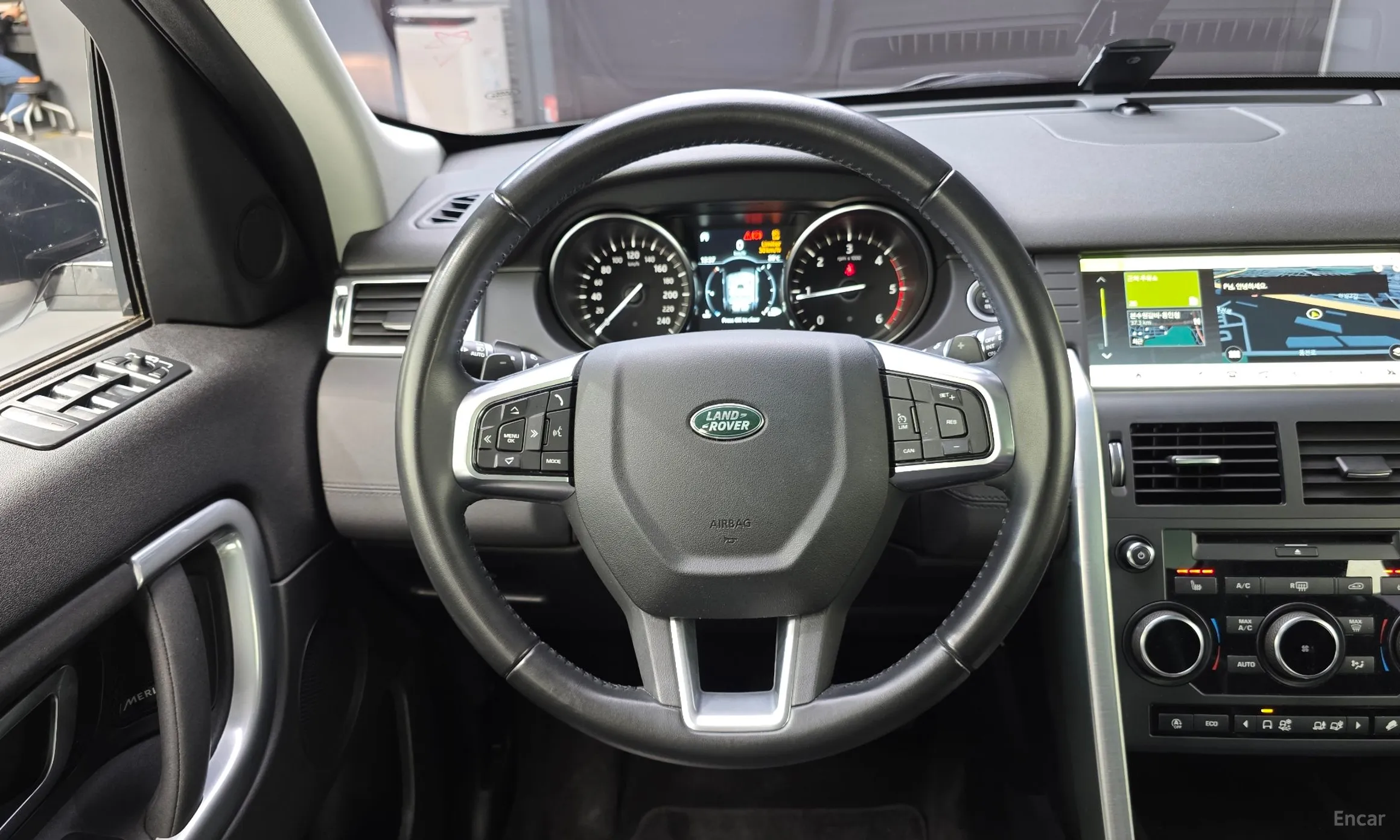 Land Rover Discovery Sports превью 13
