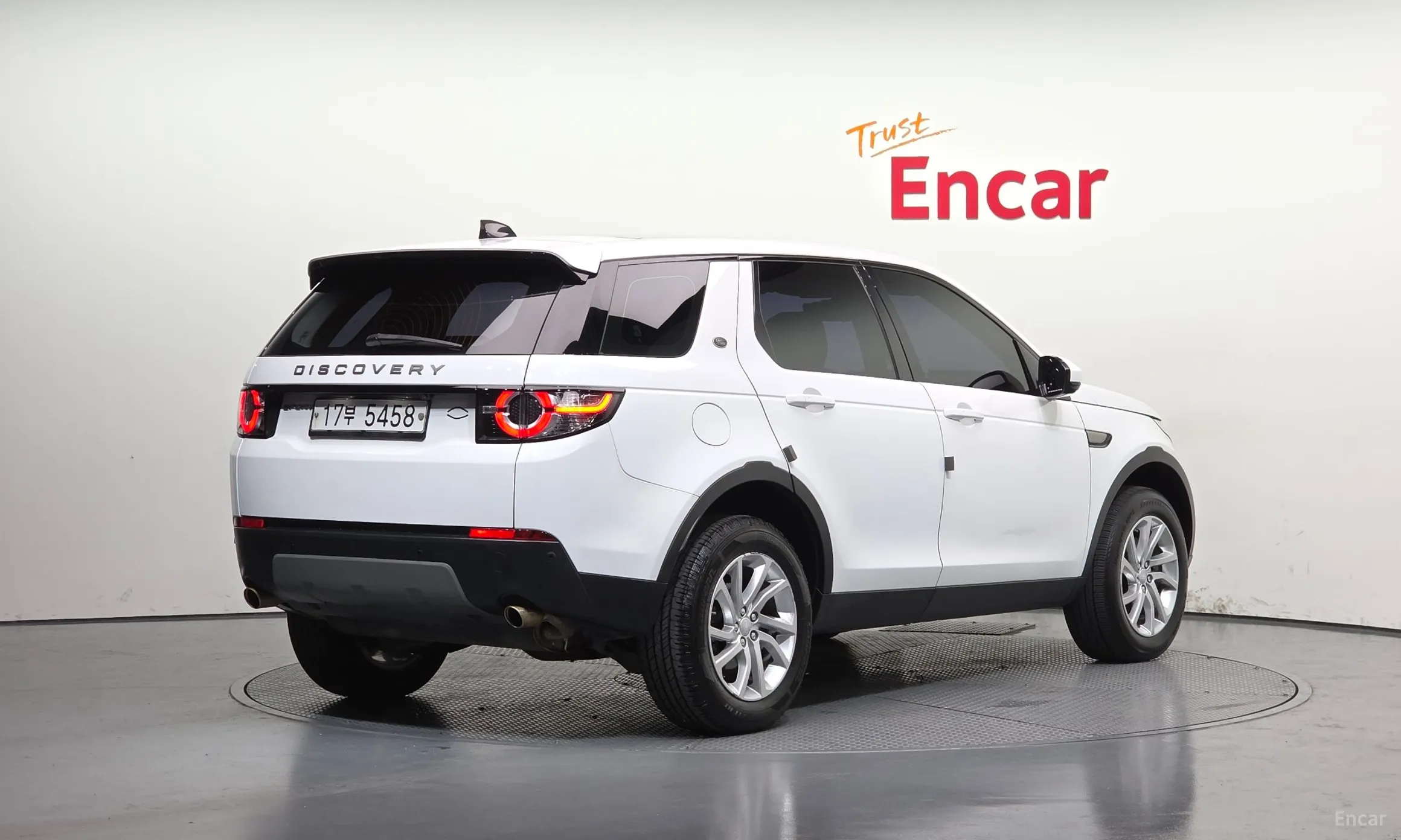 Land Rover Discovery Sports превью 2