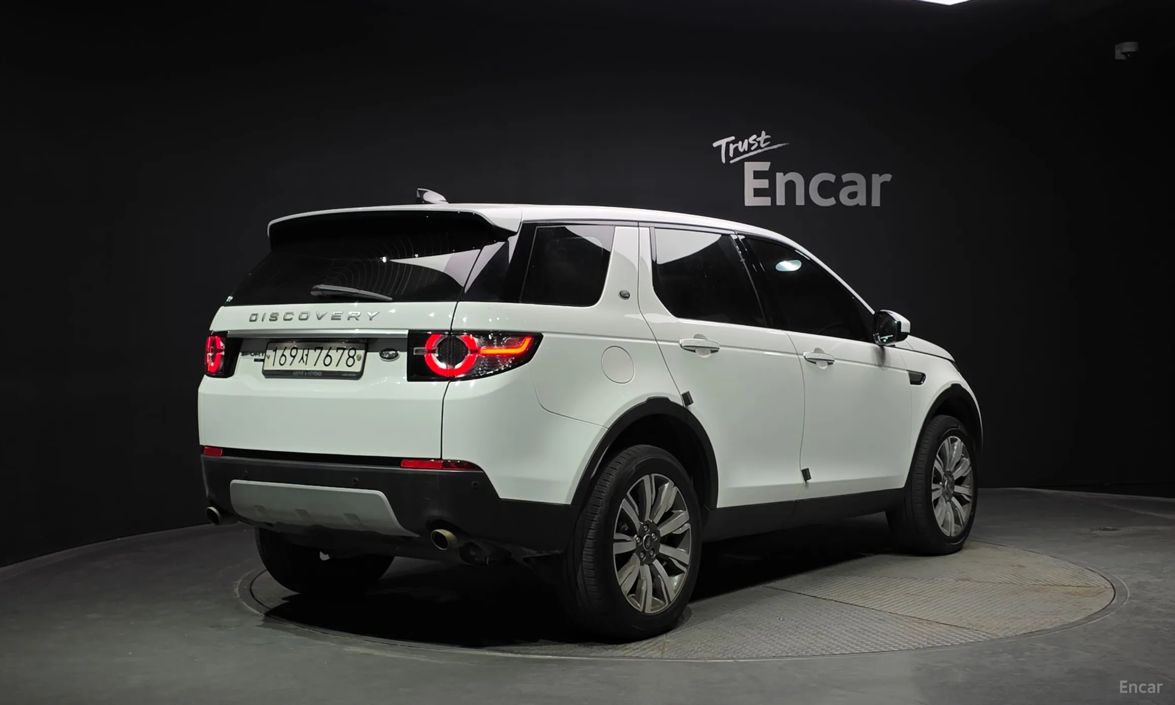 Land Rover Discovery Sports превью 2