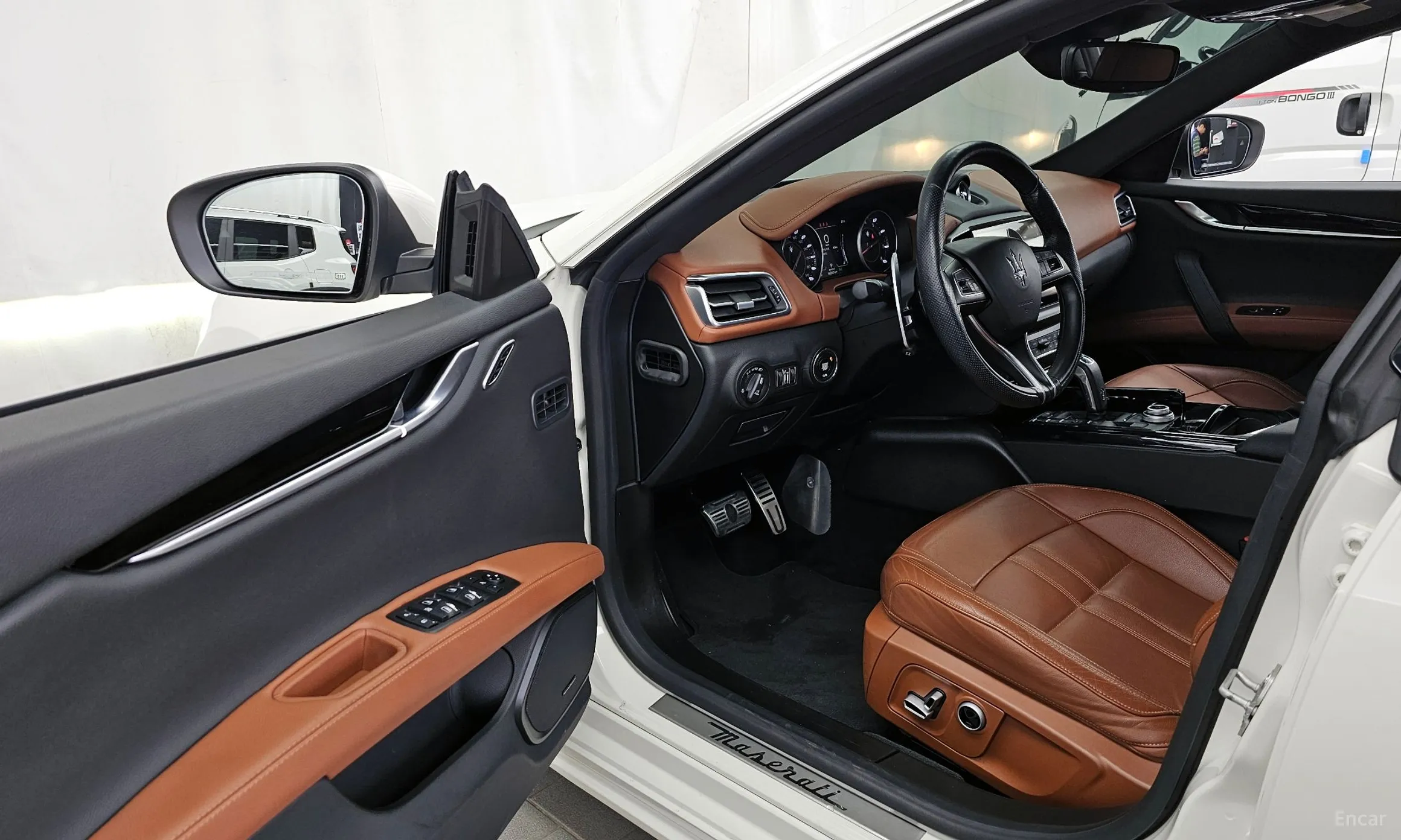 Maserati Ghibli превью 10