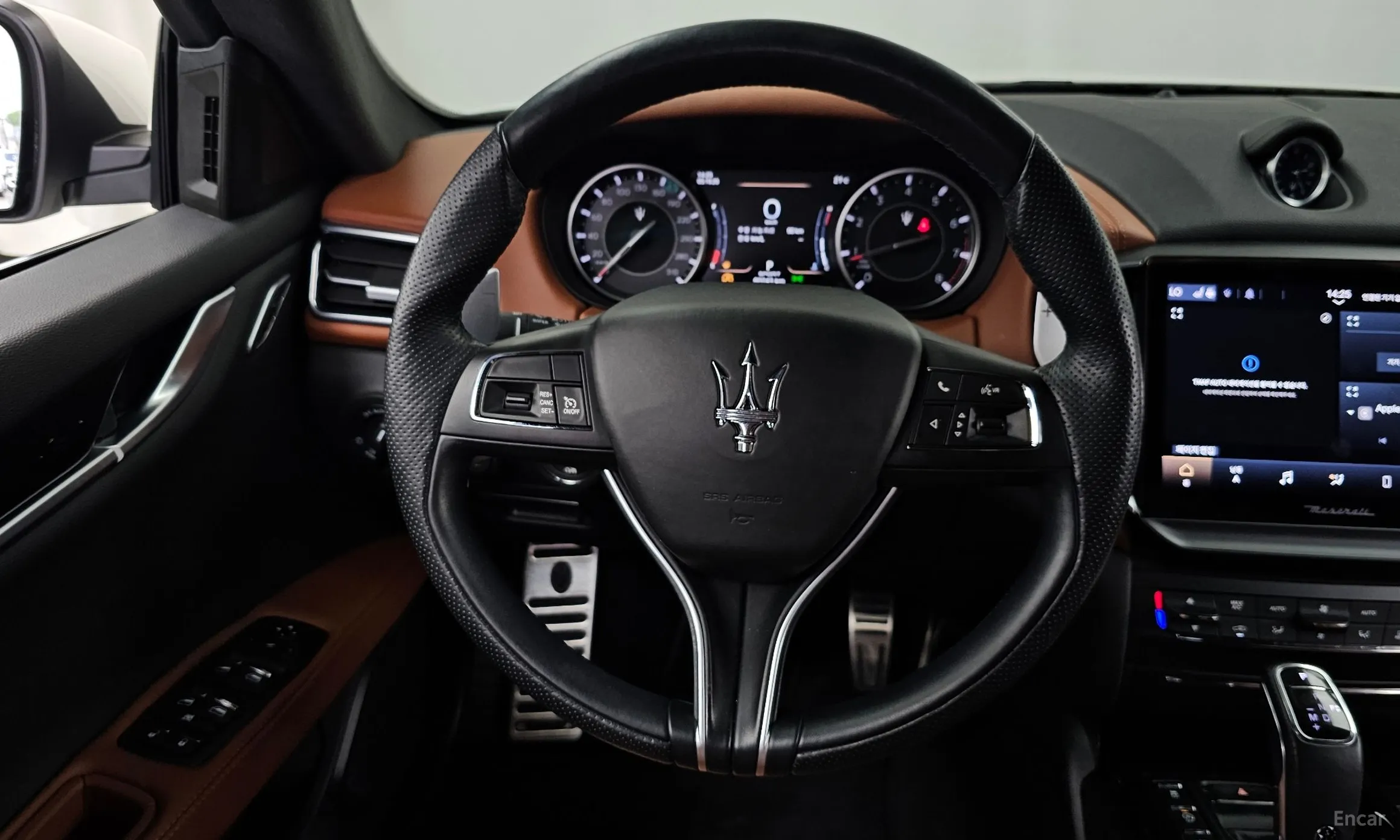 Maserati Ghibli превью 13