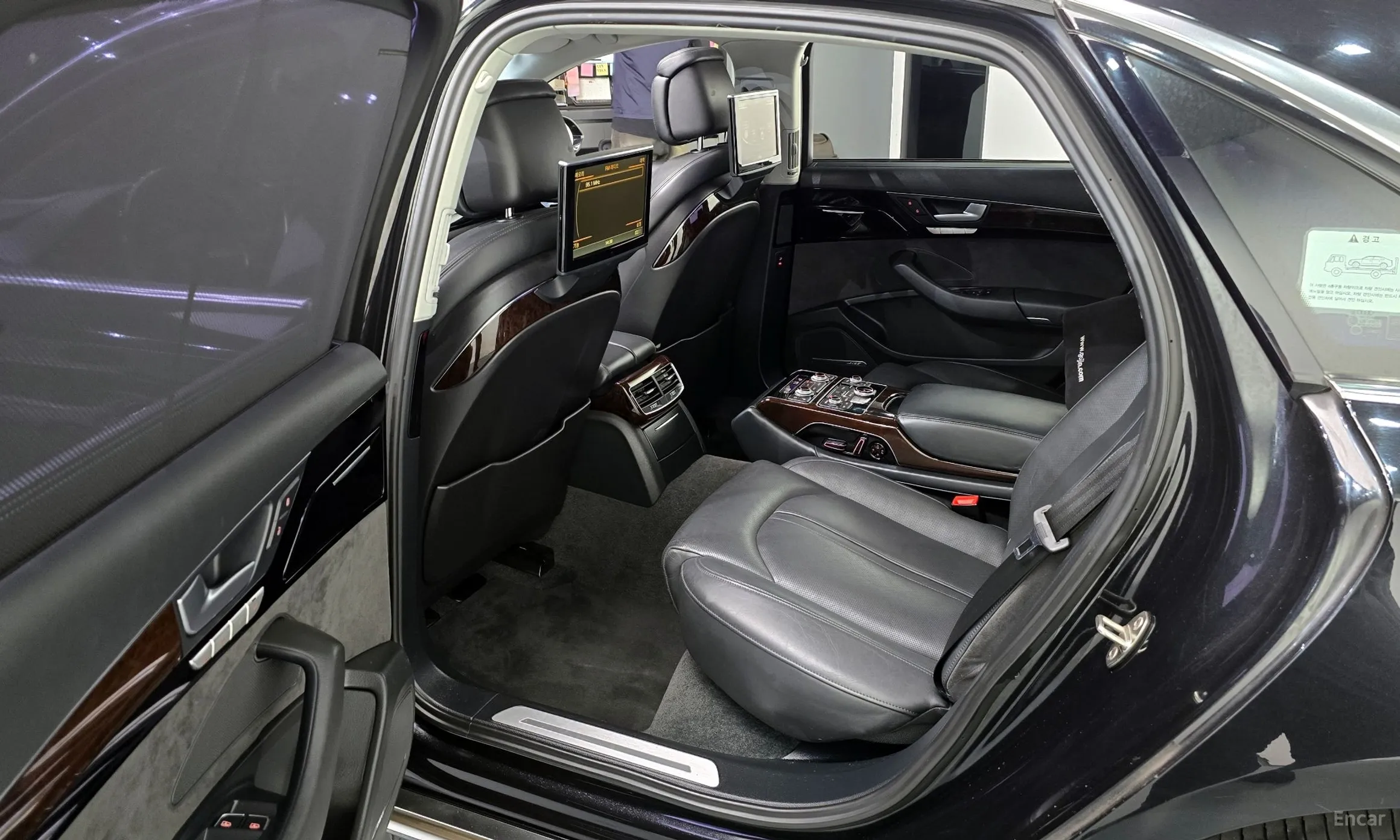 Audi New A8 превью 11