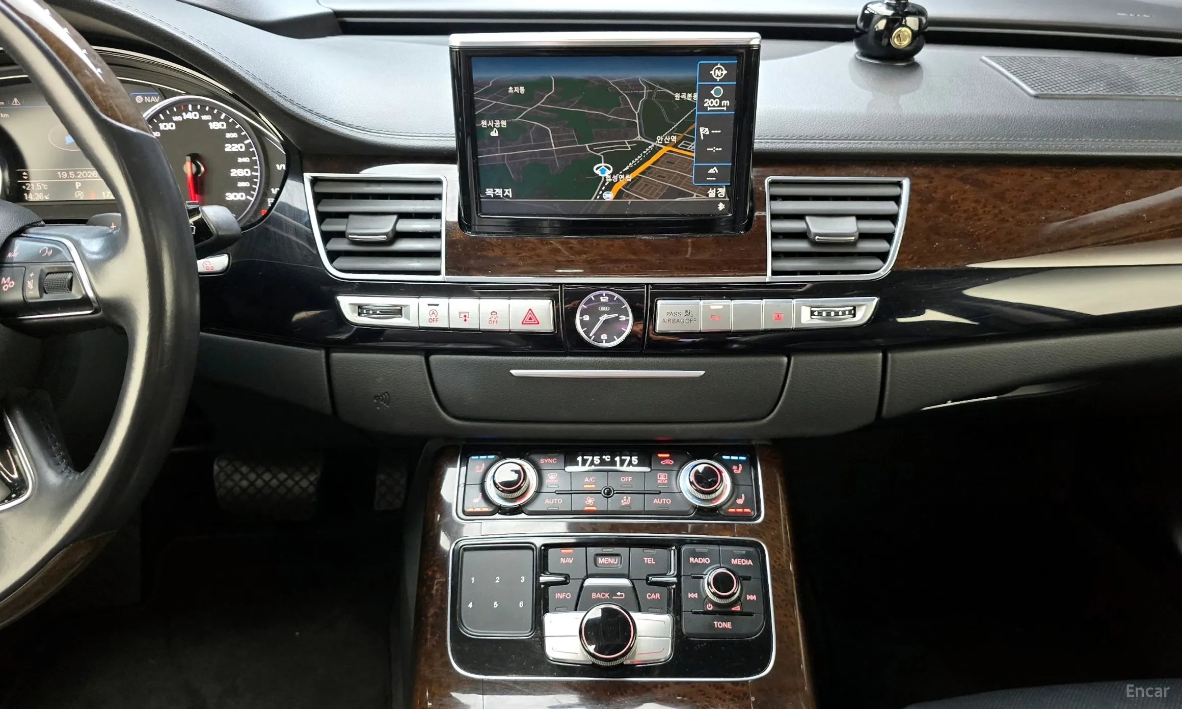 Audi New A8 превью 19