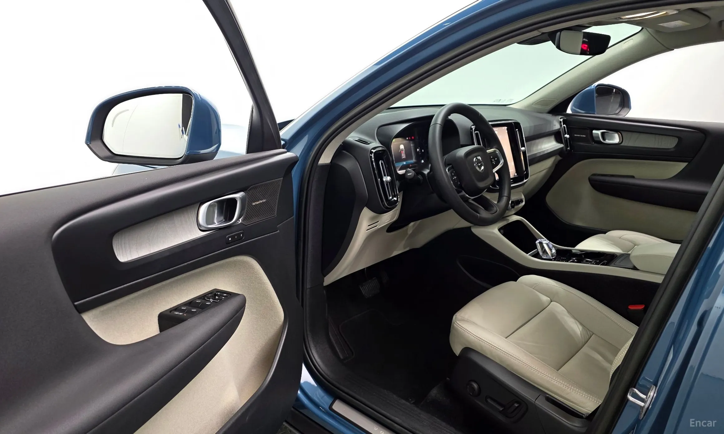 Volvo XC40 превью 10