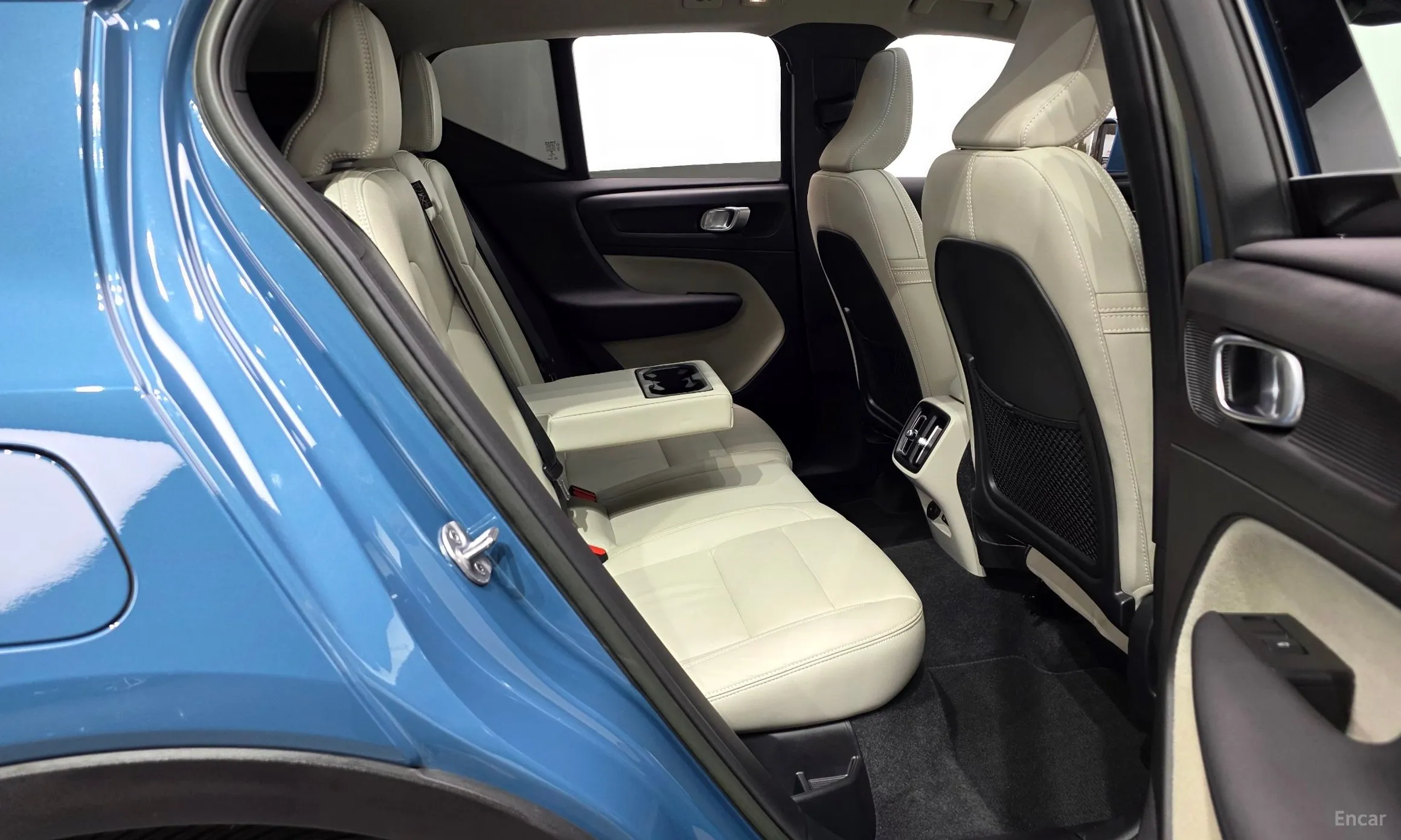 Volvo XC40 превью 11