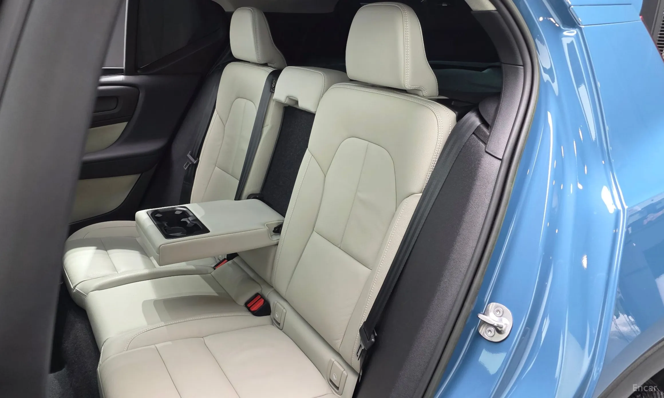 Volvo XC40 превью 12