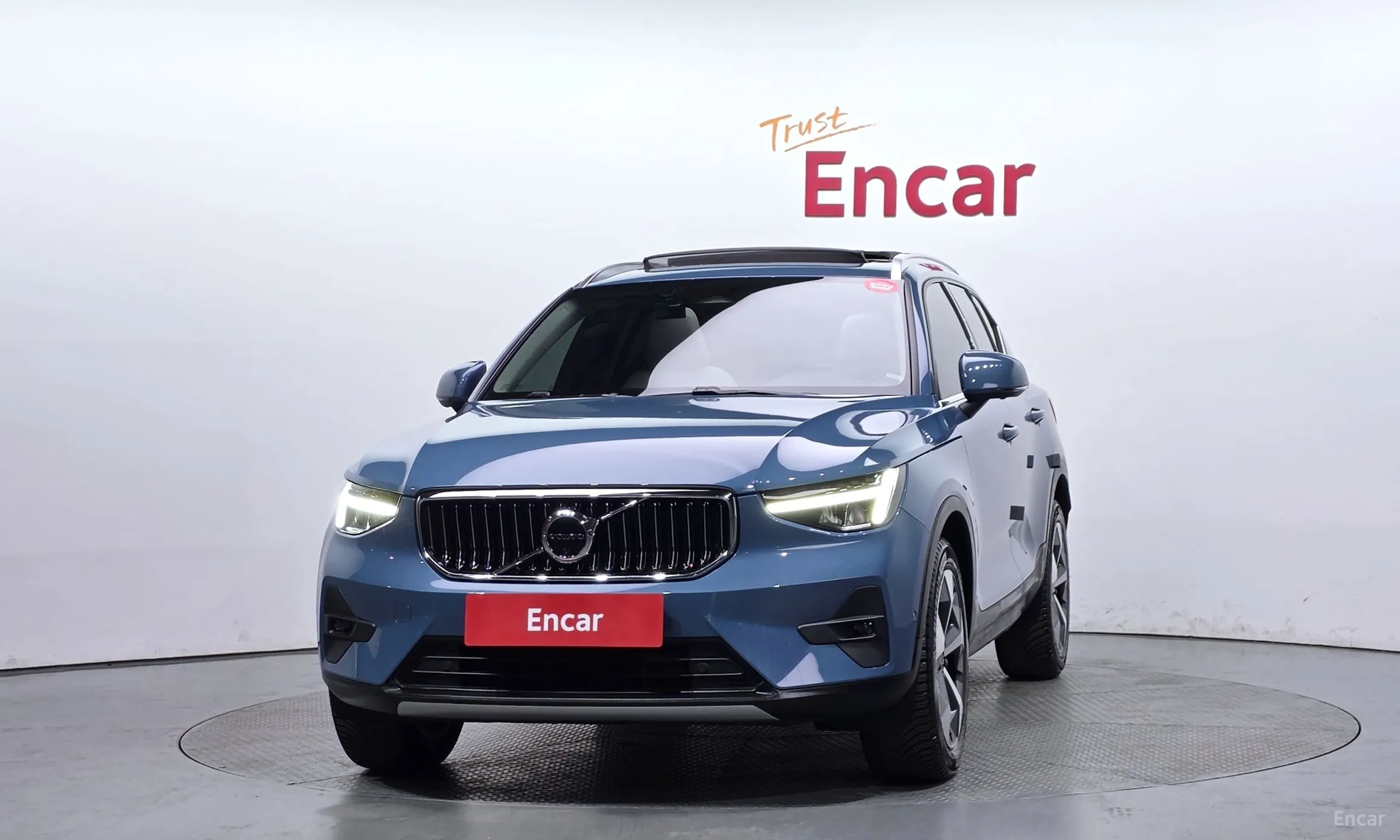 Volvo XC40 превью 3
