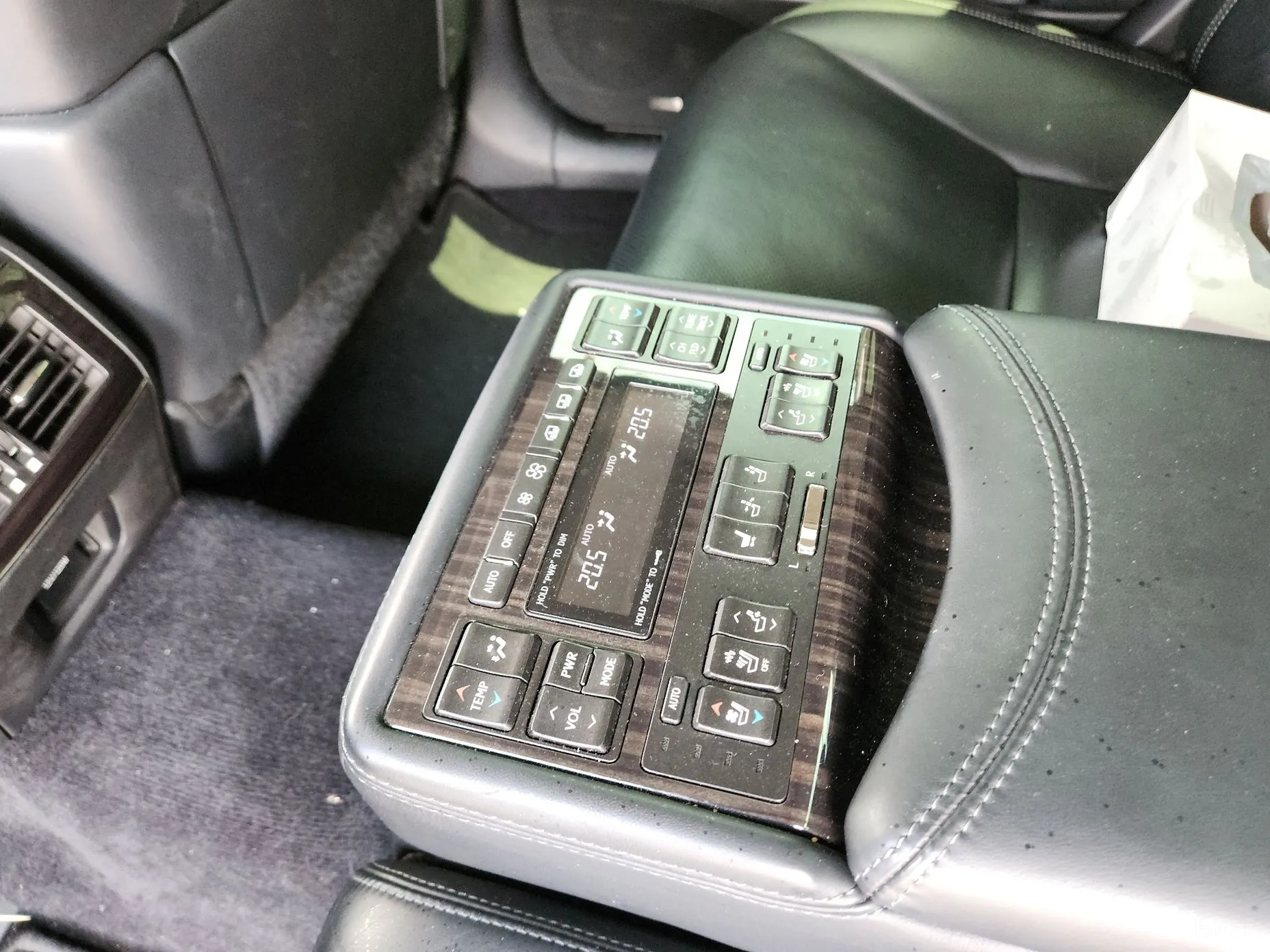 Lexus LS460 превью 10