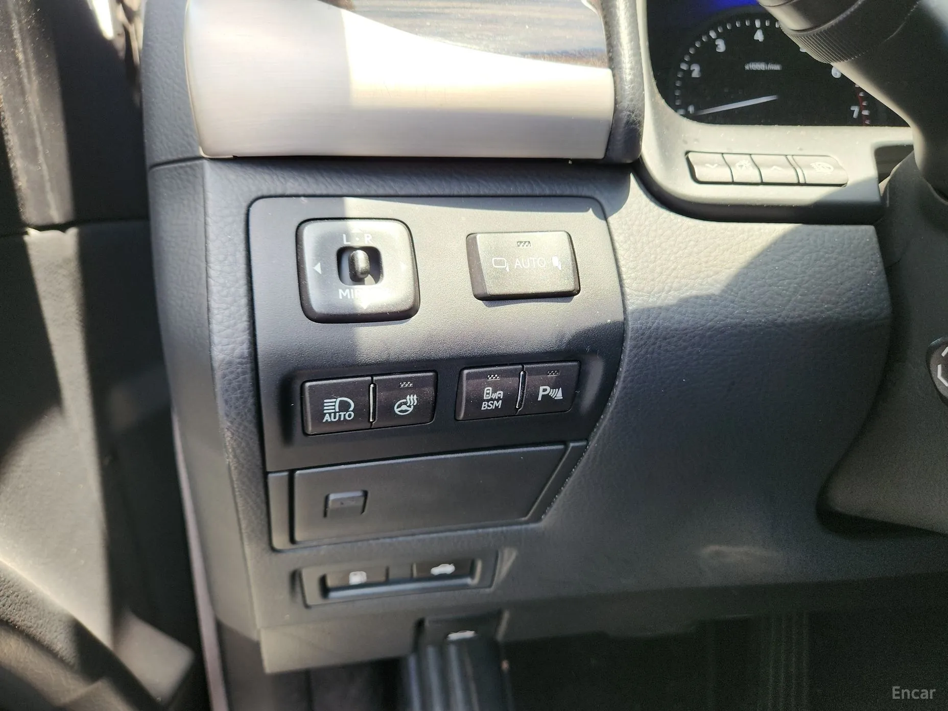 Lexus LS460 превью 12