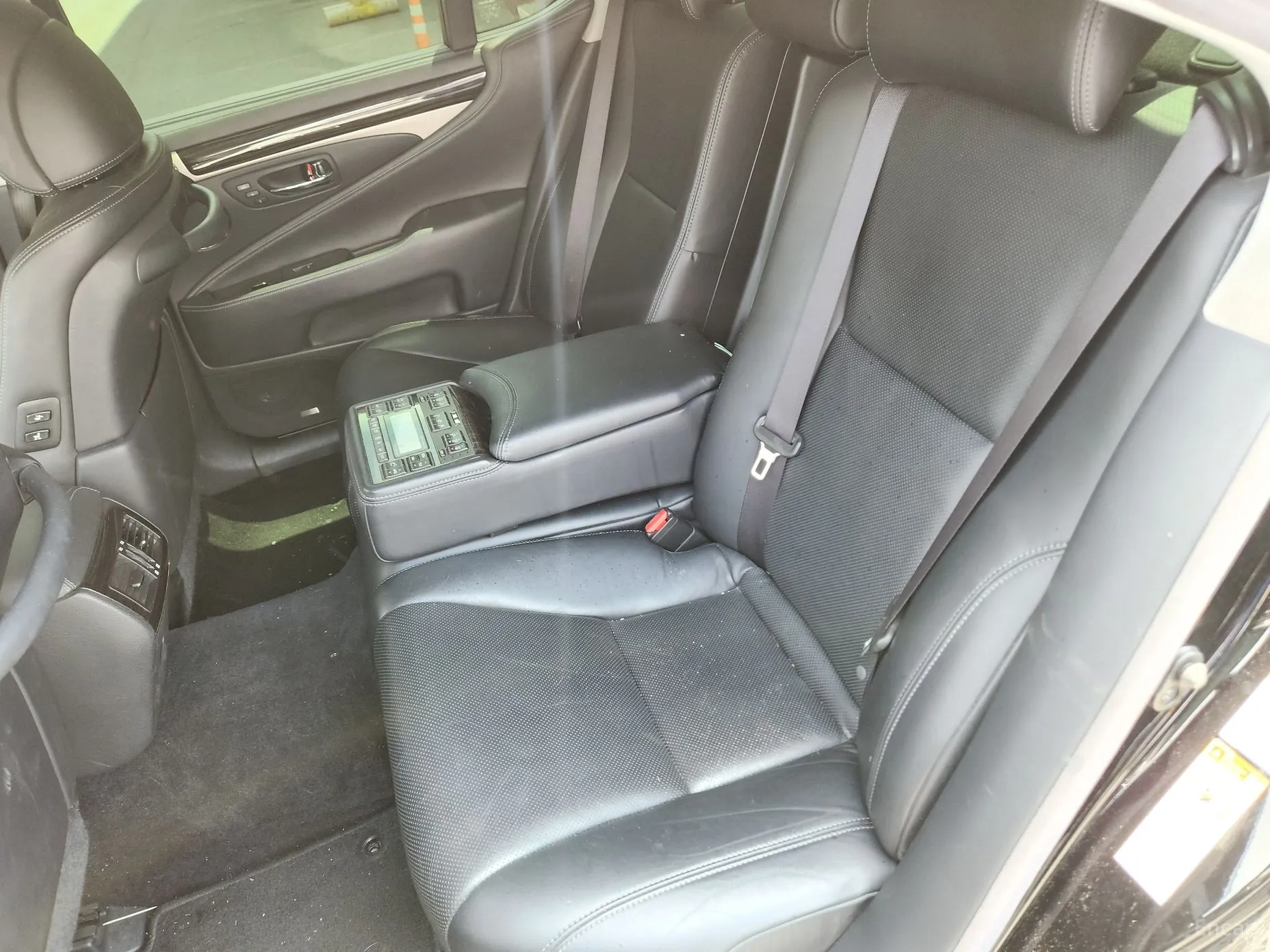 Lexus LS460 превью 9
