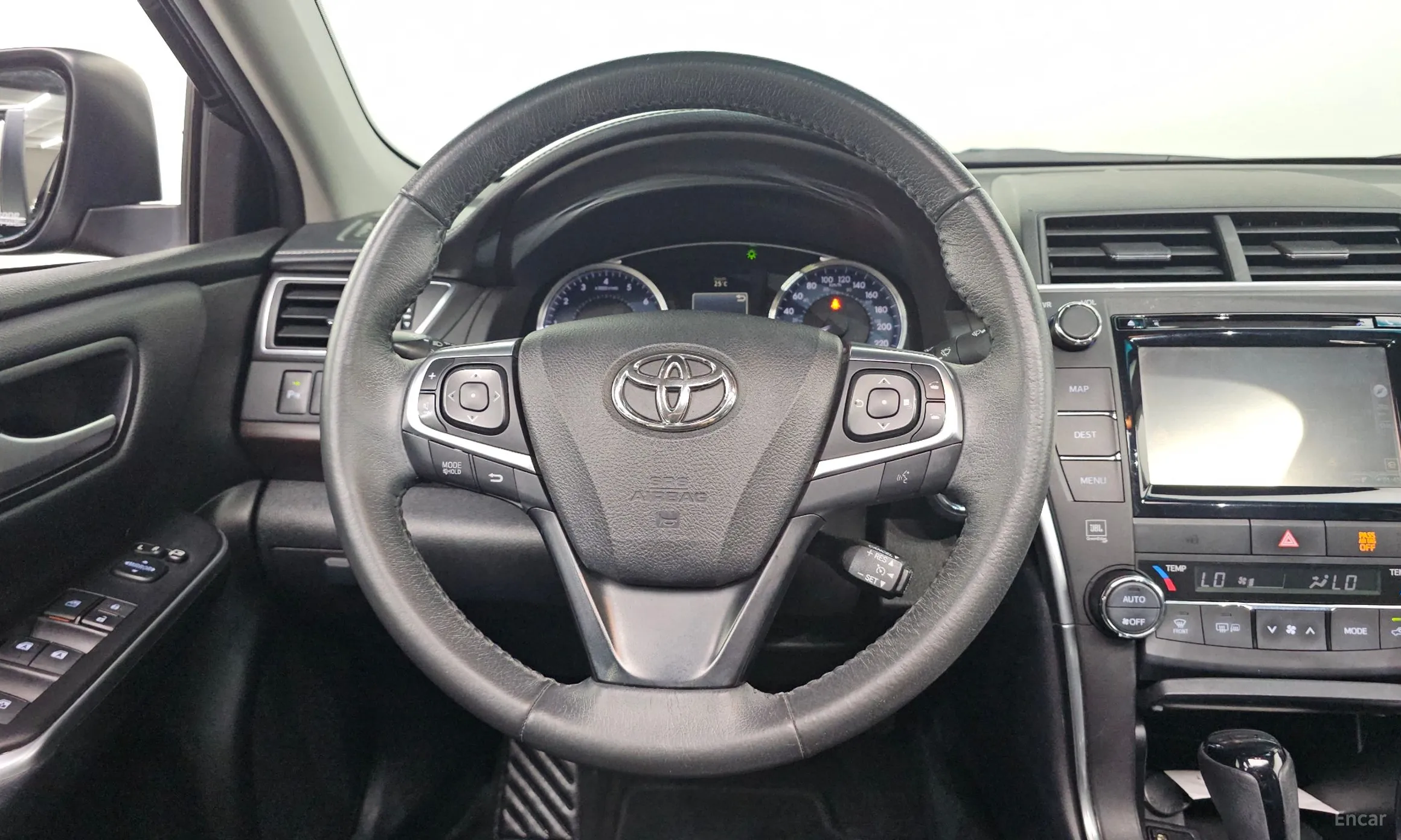 Toyota New Camry превью 11