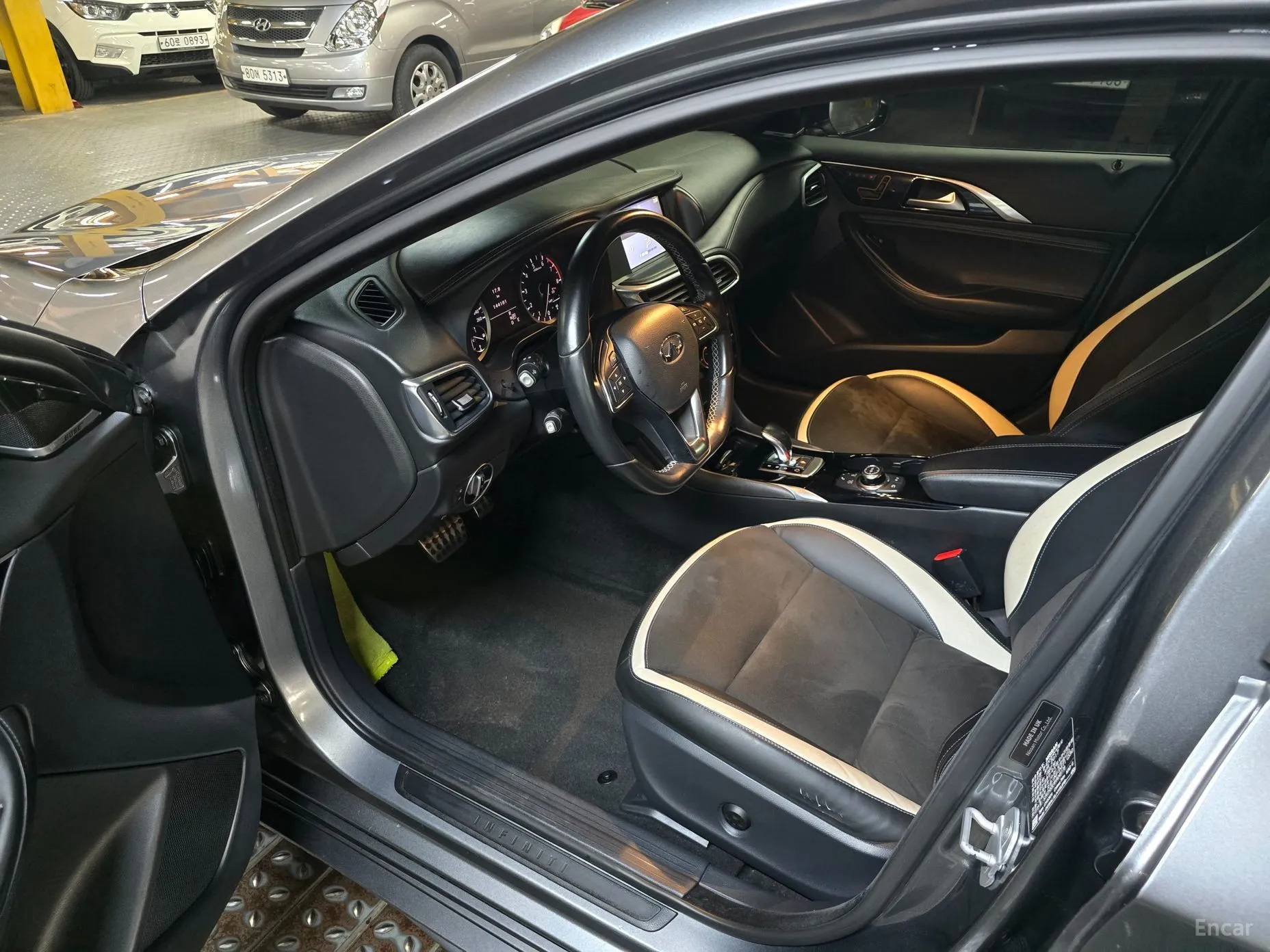 Infiniti Q30 превью 12
