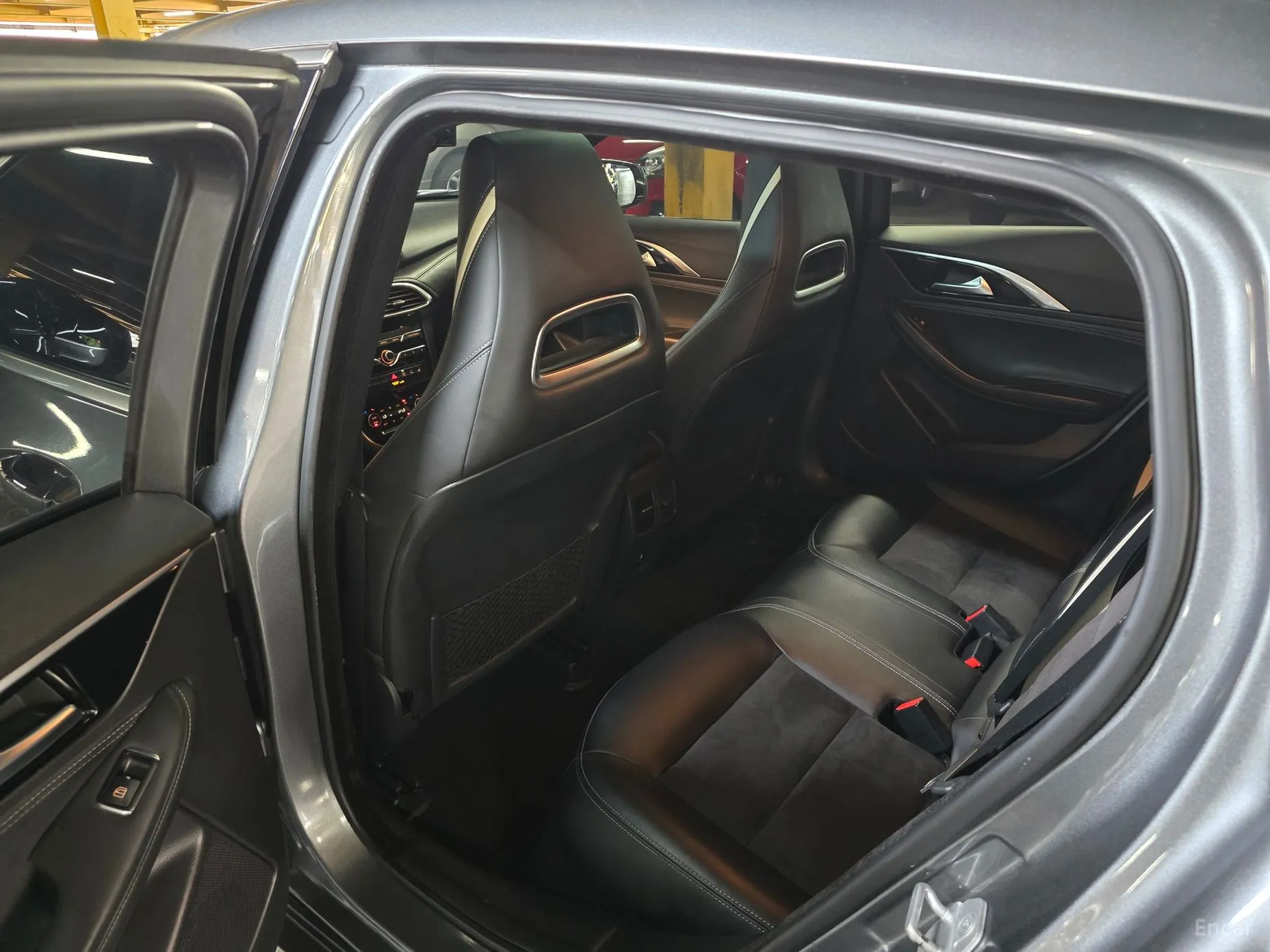 Infiniti Q30 превью 13