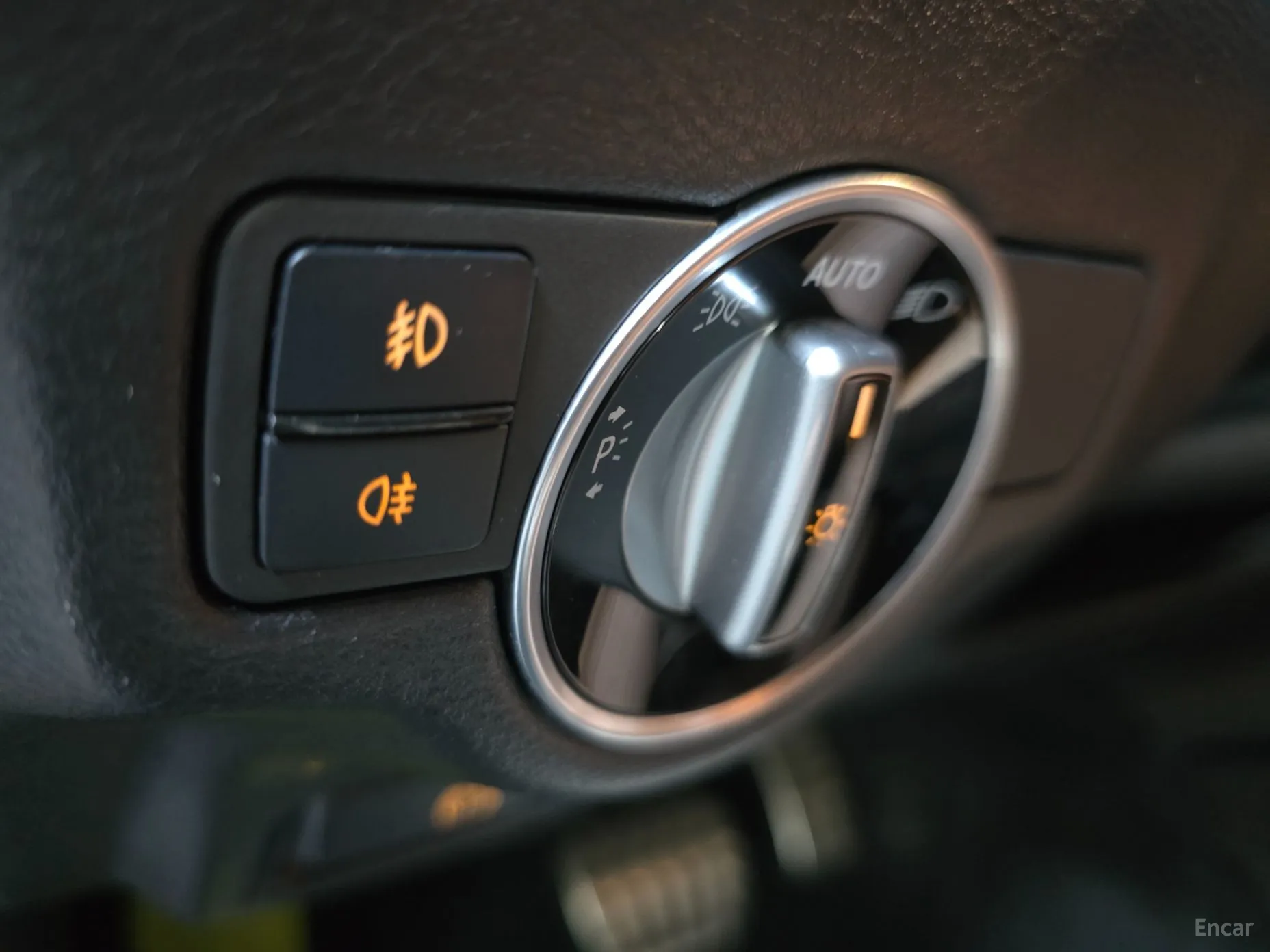 Infiniti Q30 превью 14