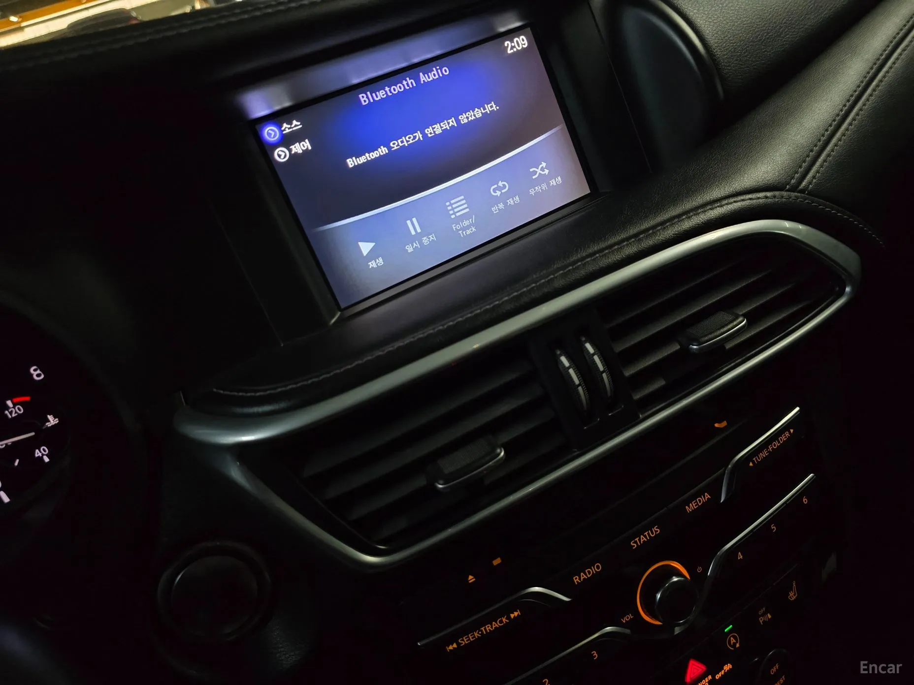 Infiniti Q30 превью 16