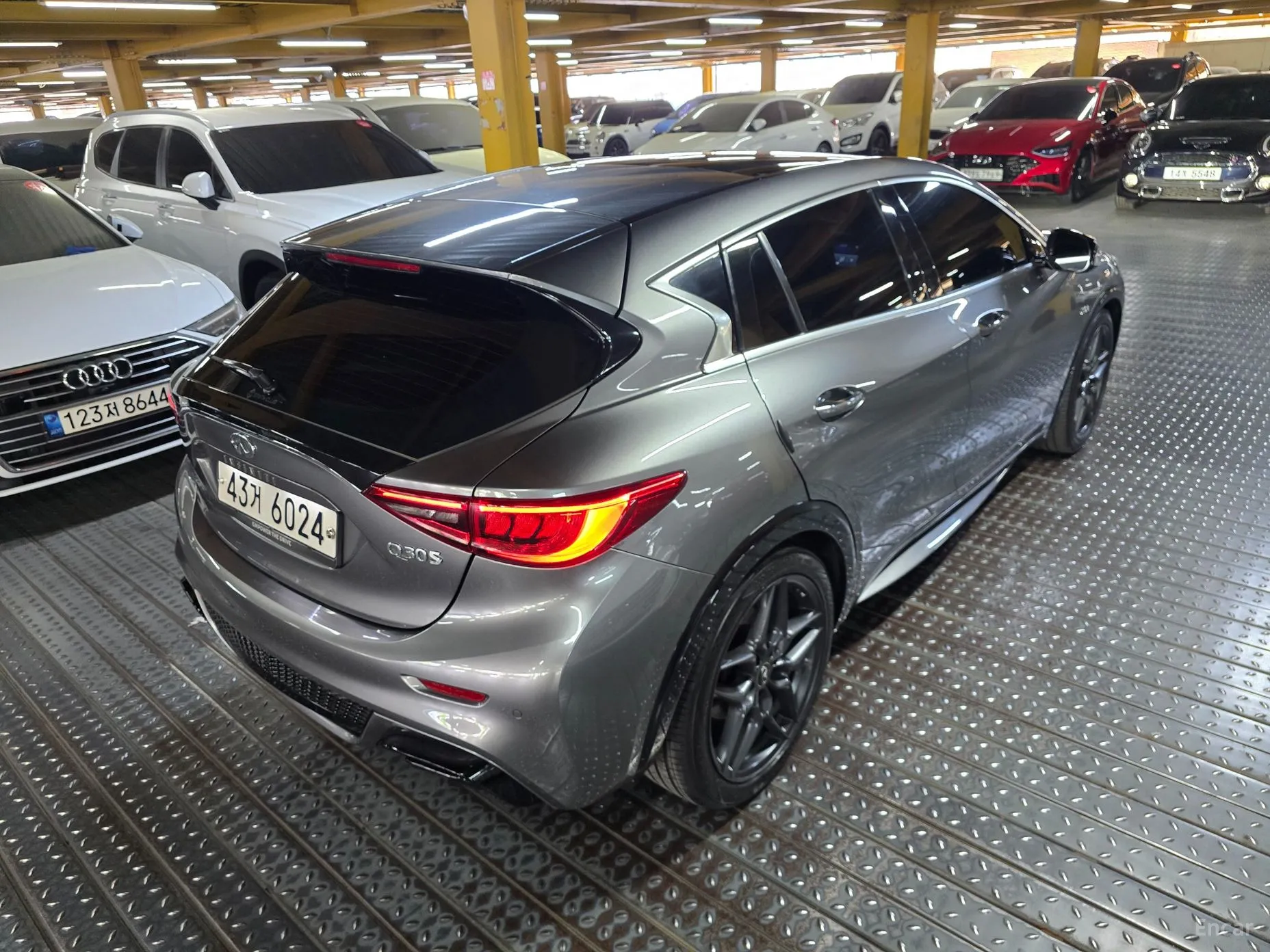 Infiniti Q30 превью 3