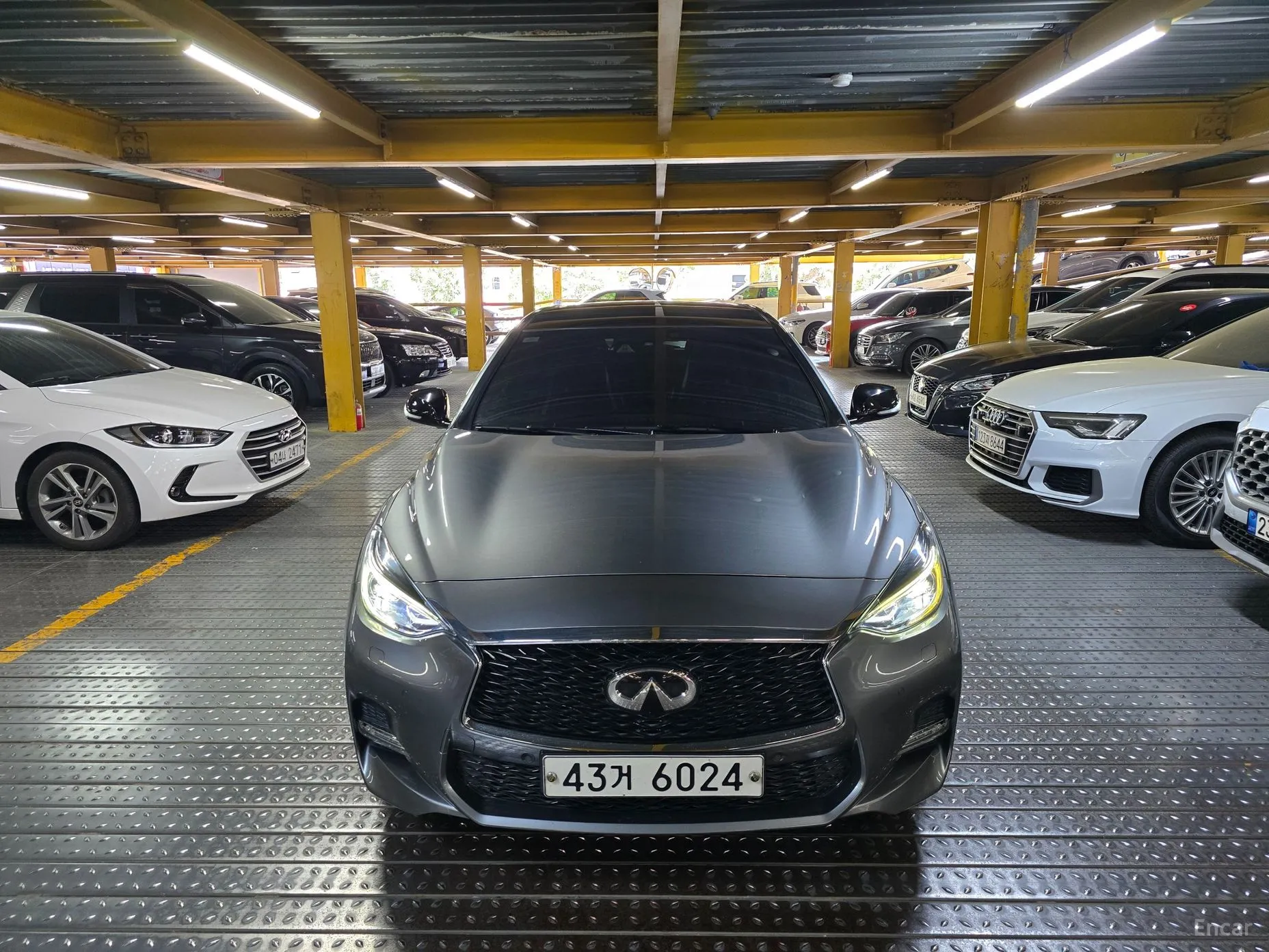 Infiniti Q30 превью 5