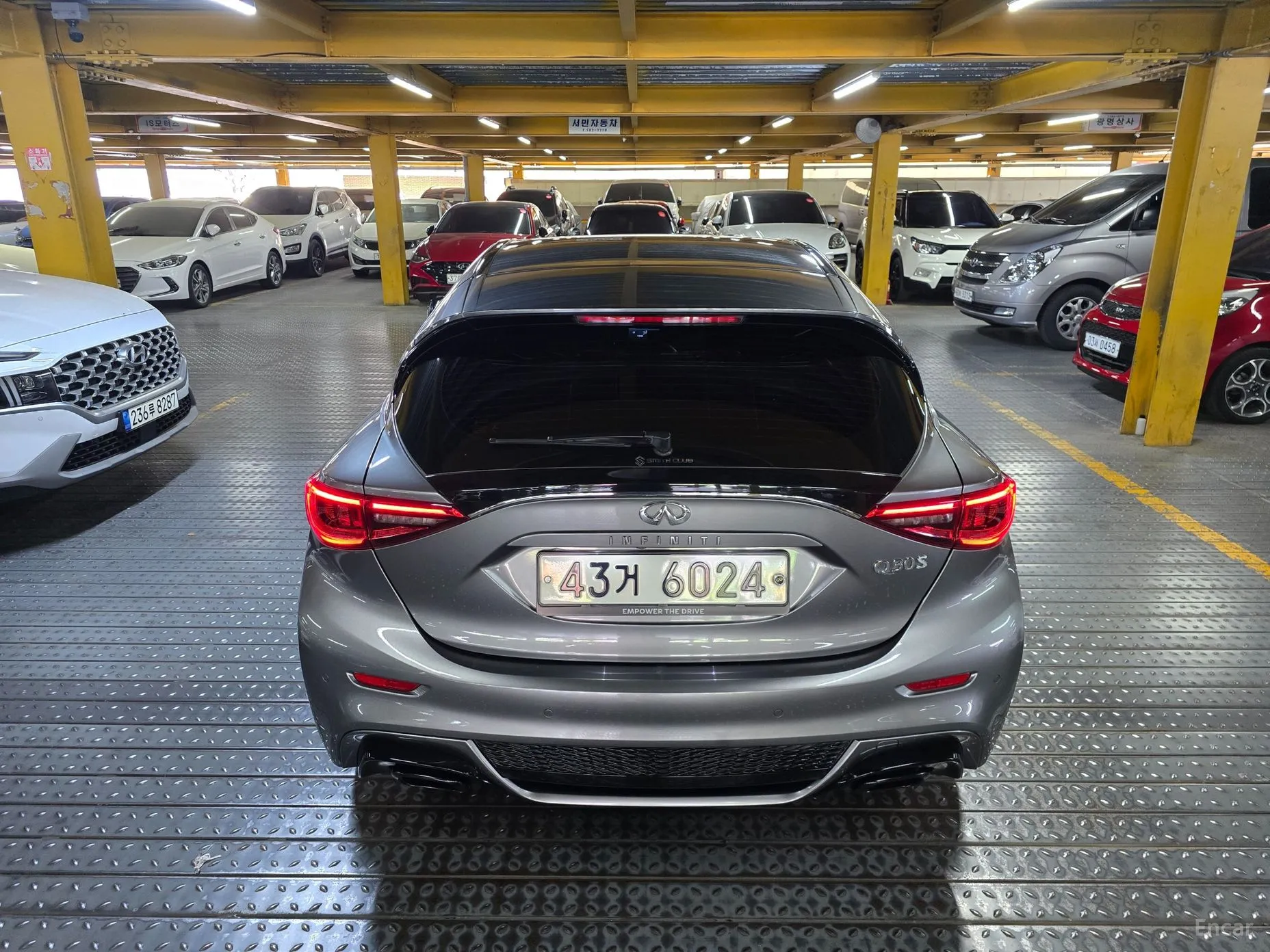 Infiniti Q30 превью 6
