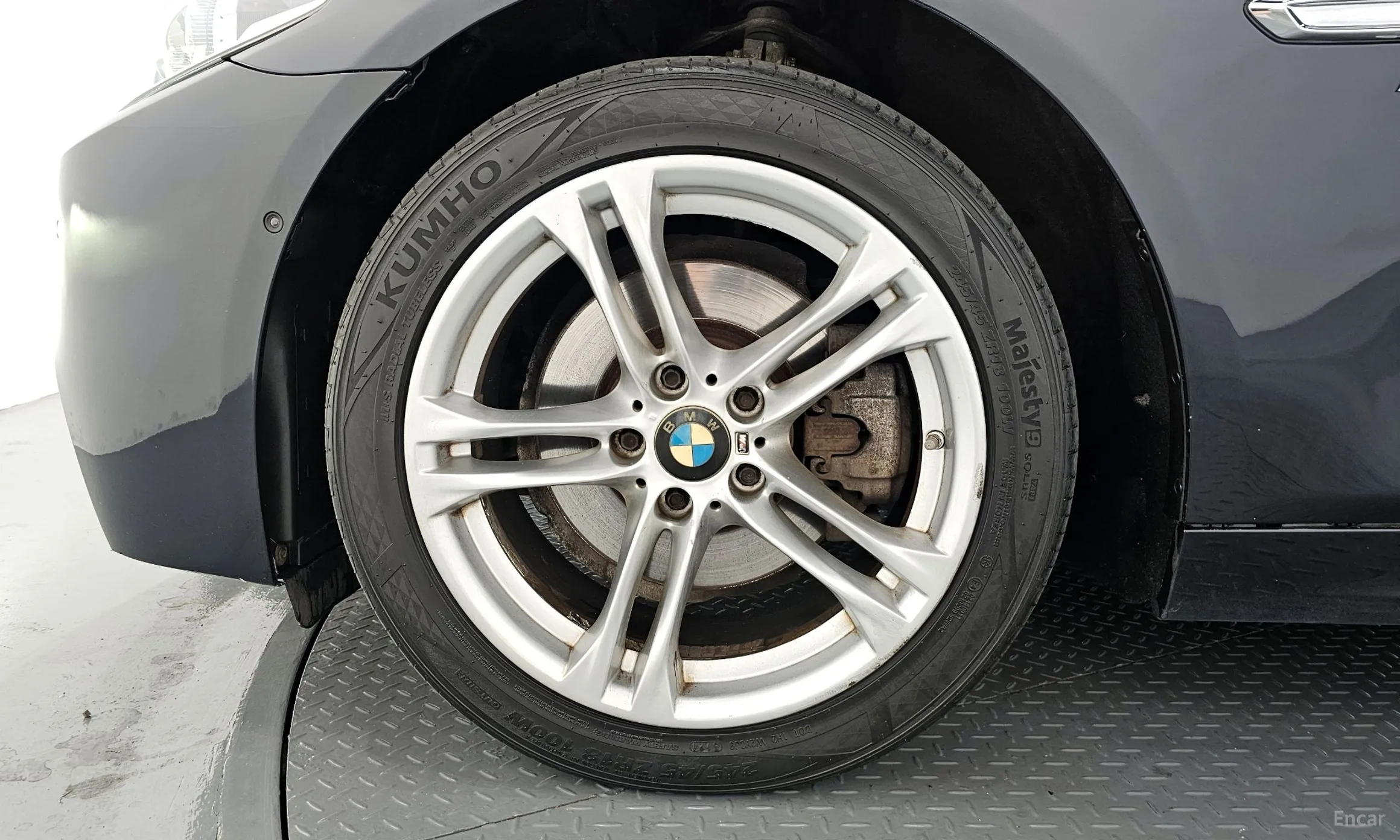 BMW 5 Series (F10) превью 5