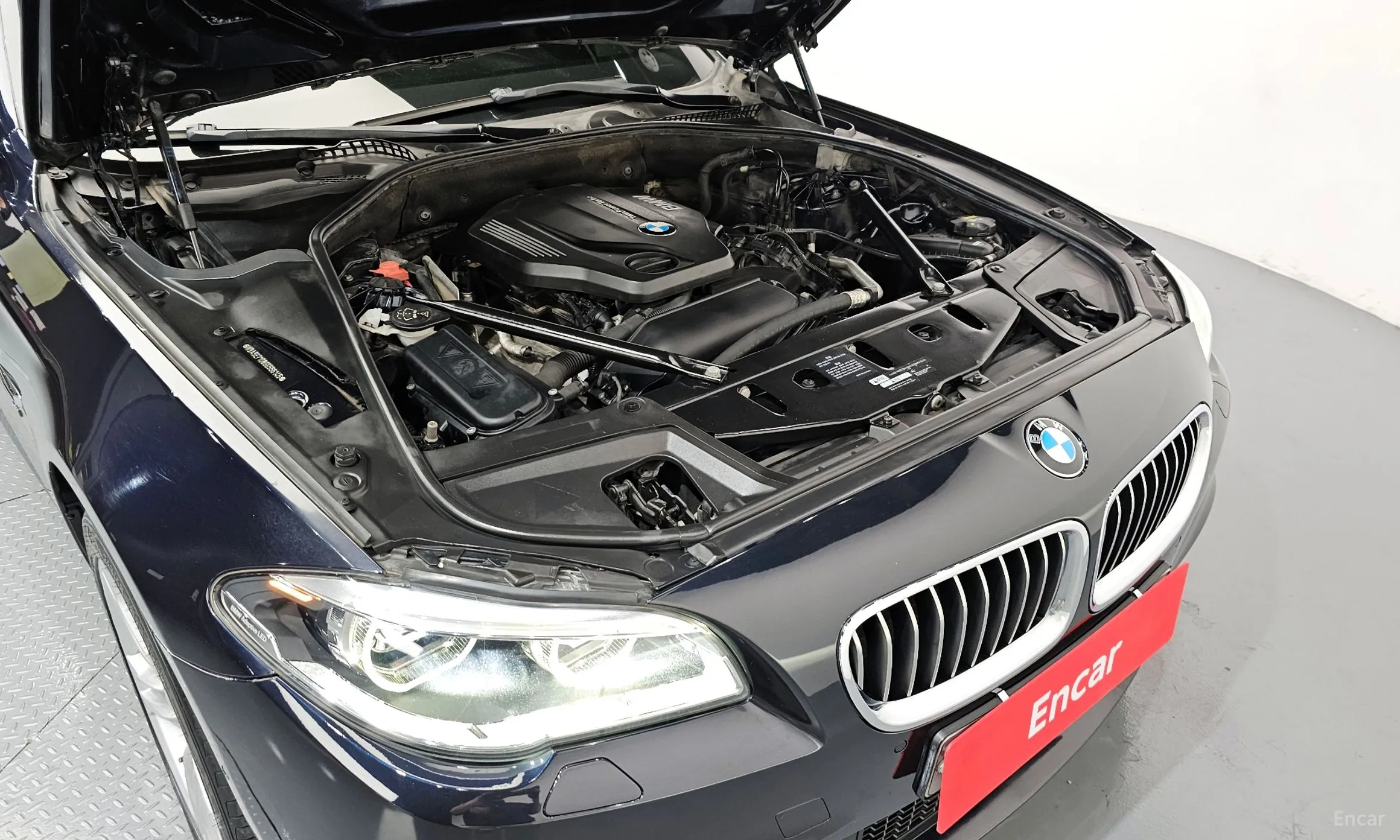 BMW 5 Series (F10) превью 6