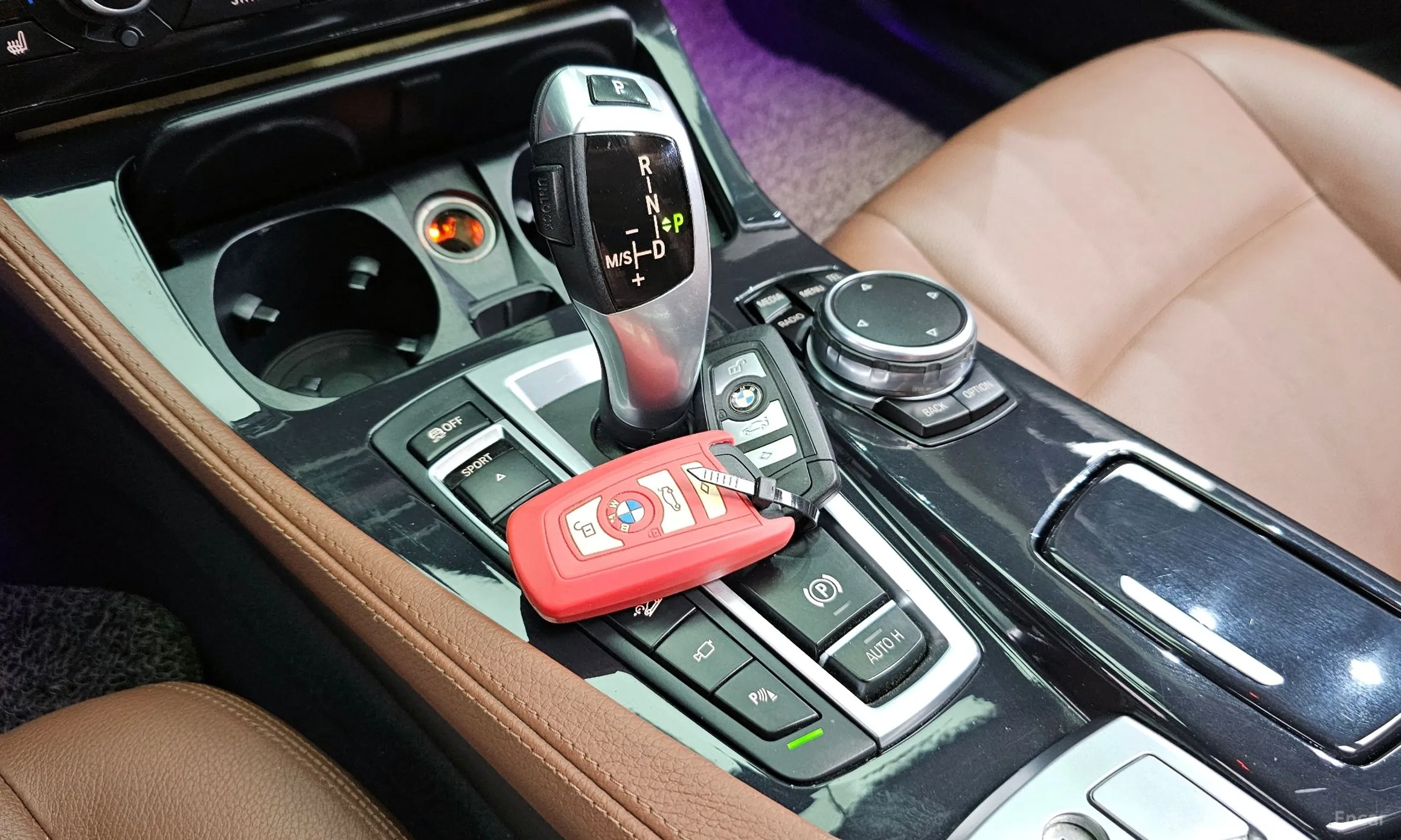 BMW 5 Series (F10) превью 9