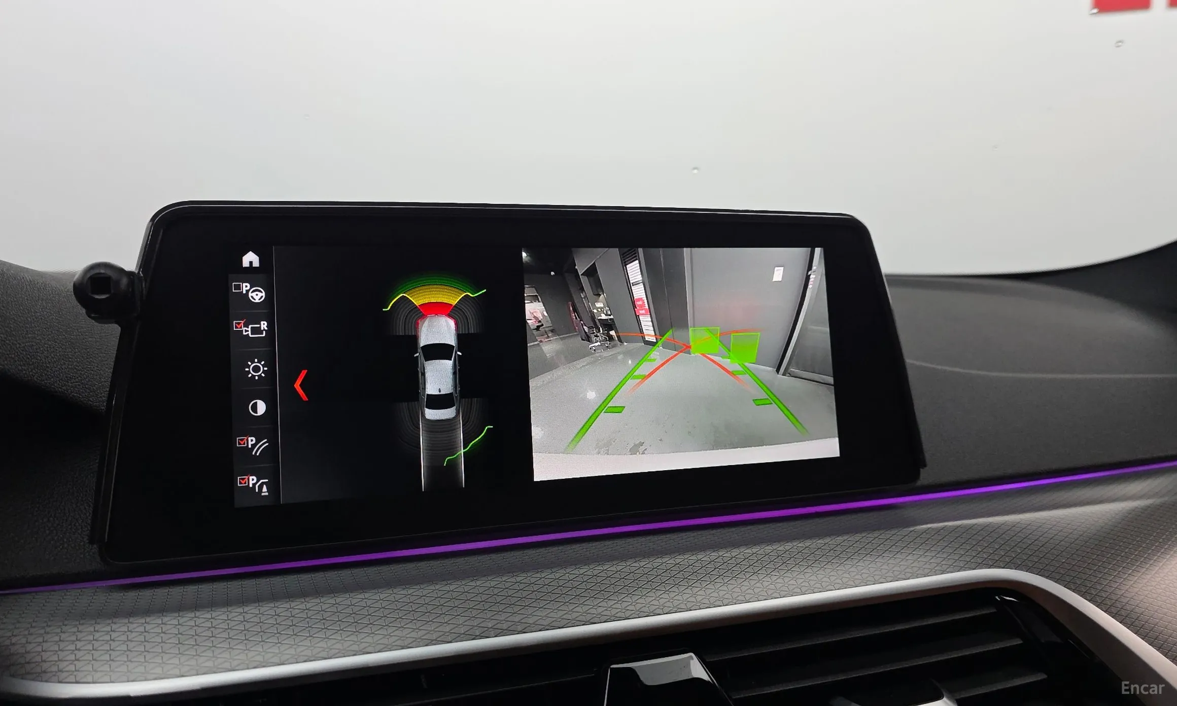 BMW 5 Series (G30) превью 17