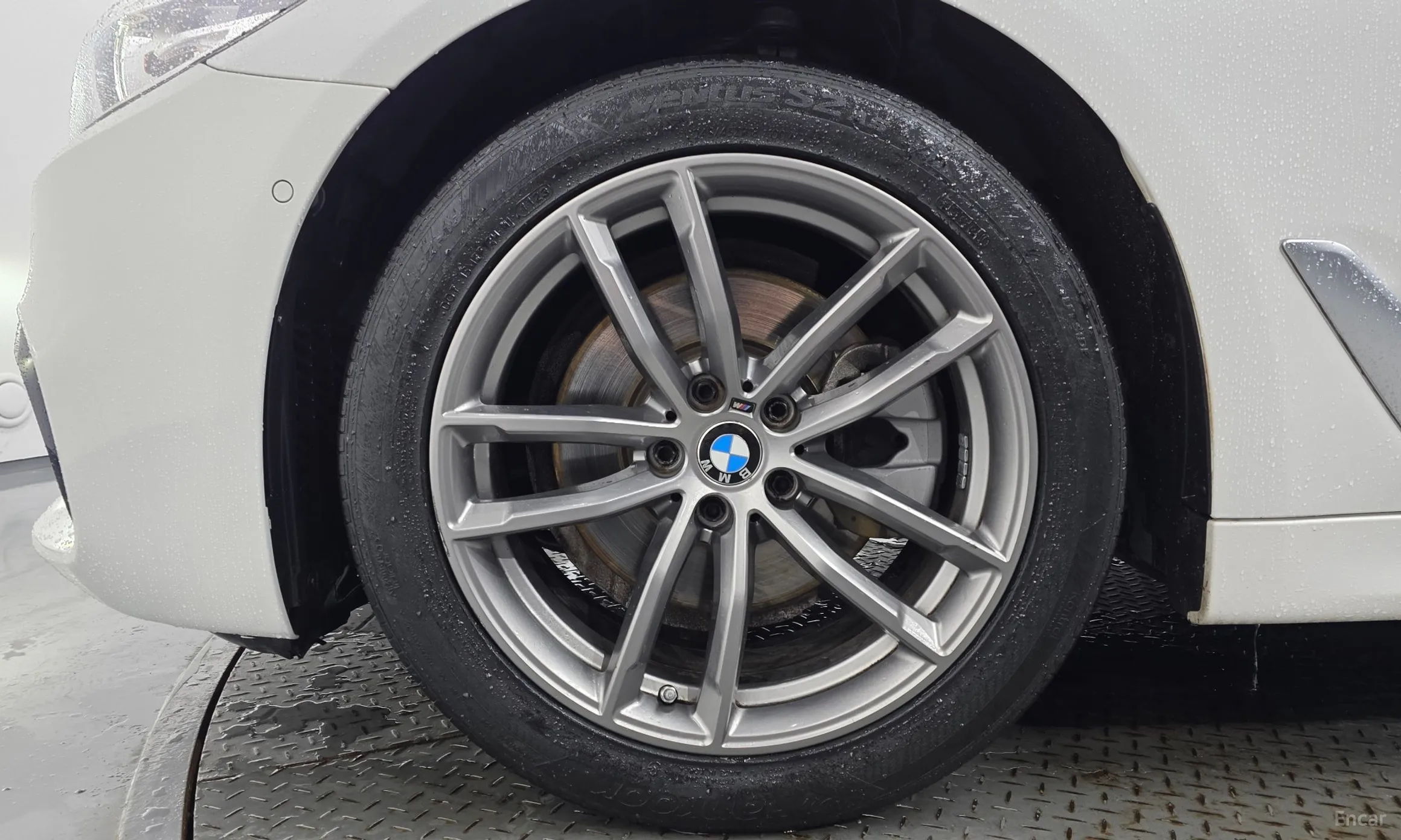 BMW 5 Series (G30) превью 5