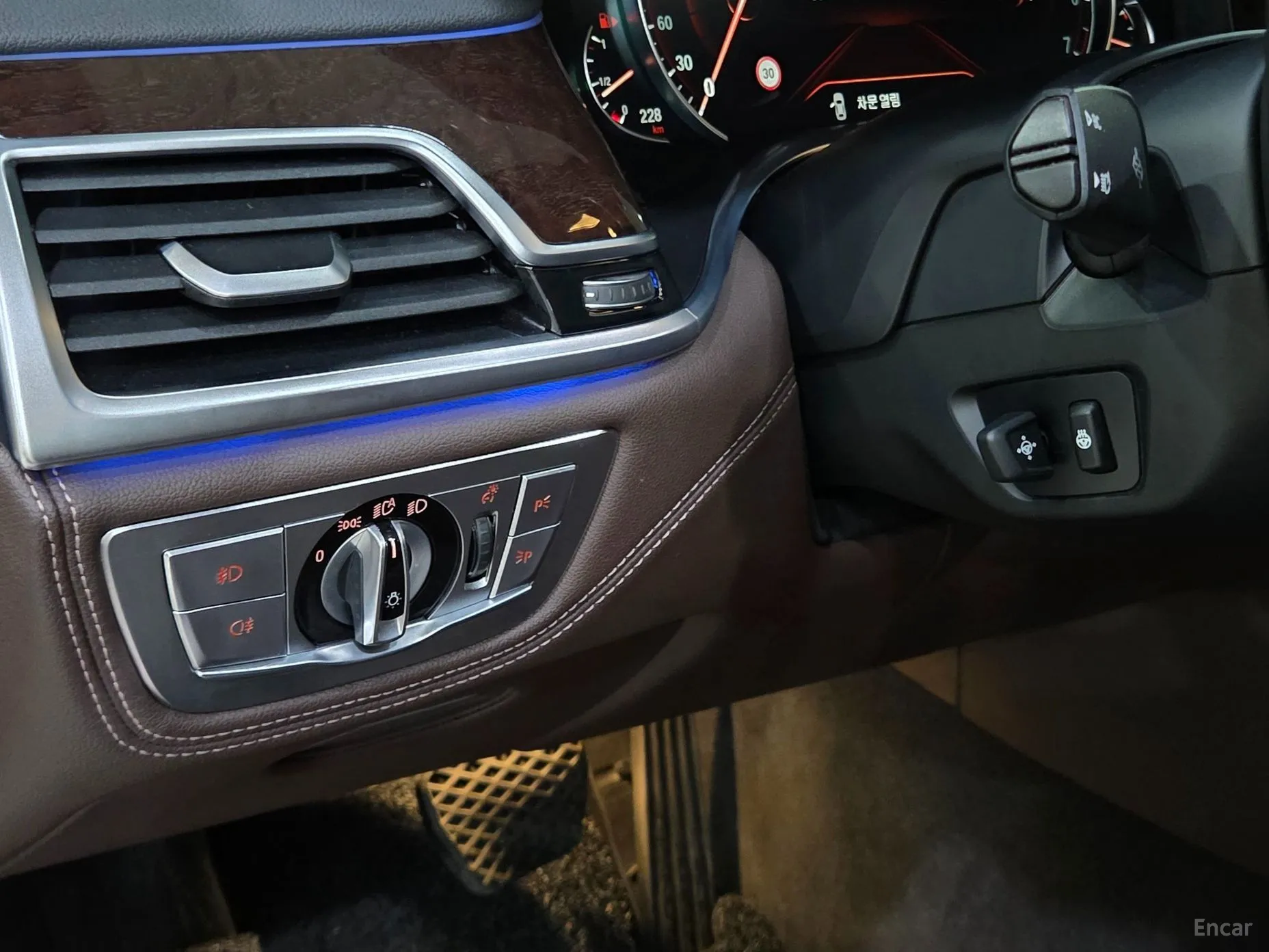 BMW 7 Series (G11) превью 12