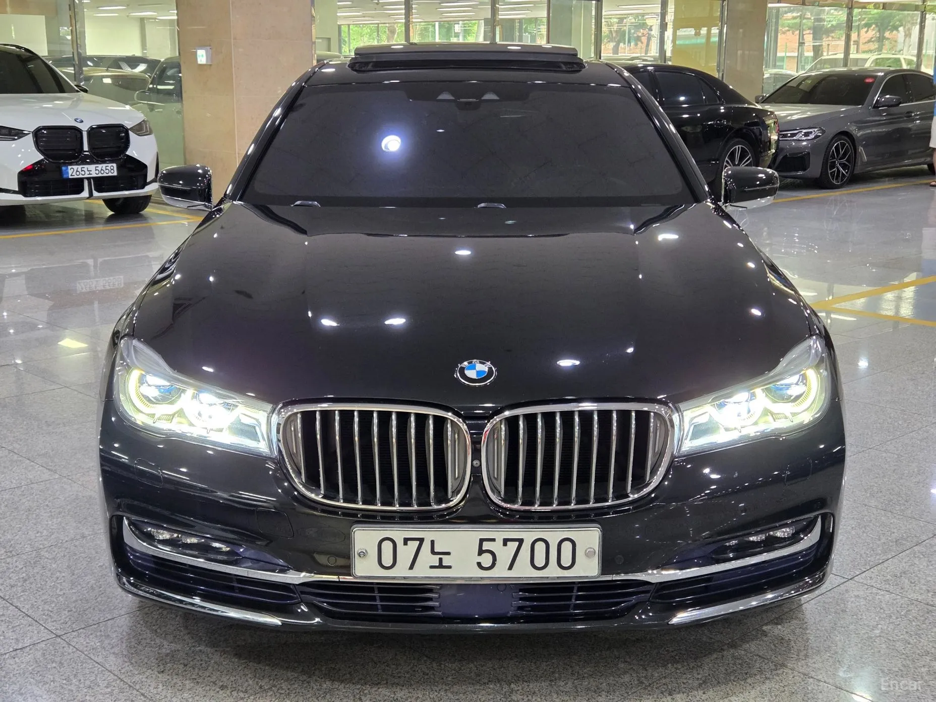BMW 7 Series (G11) превью 2