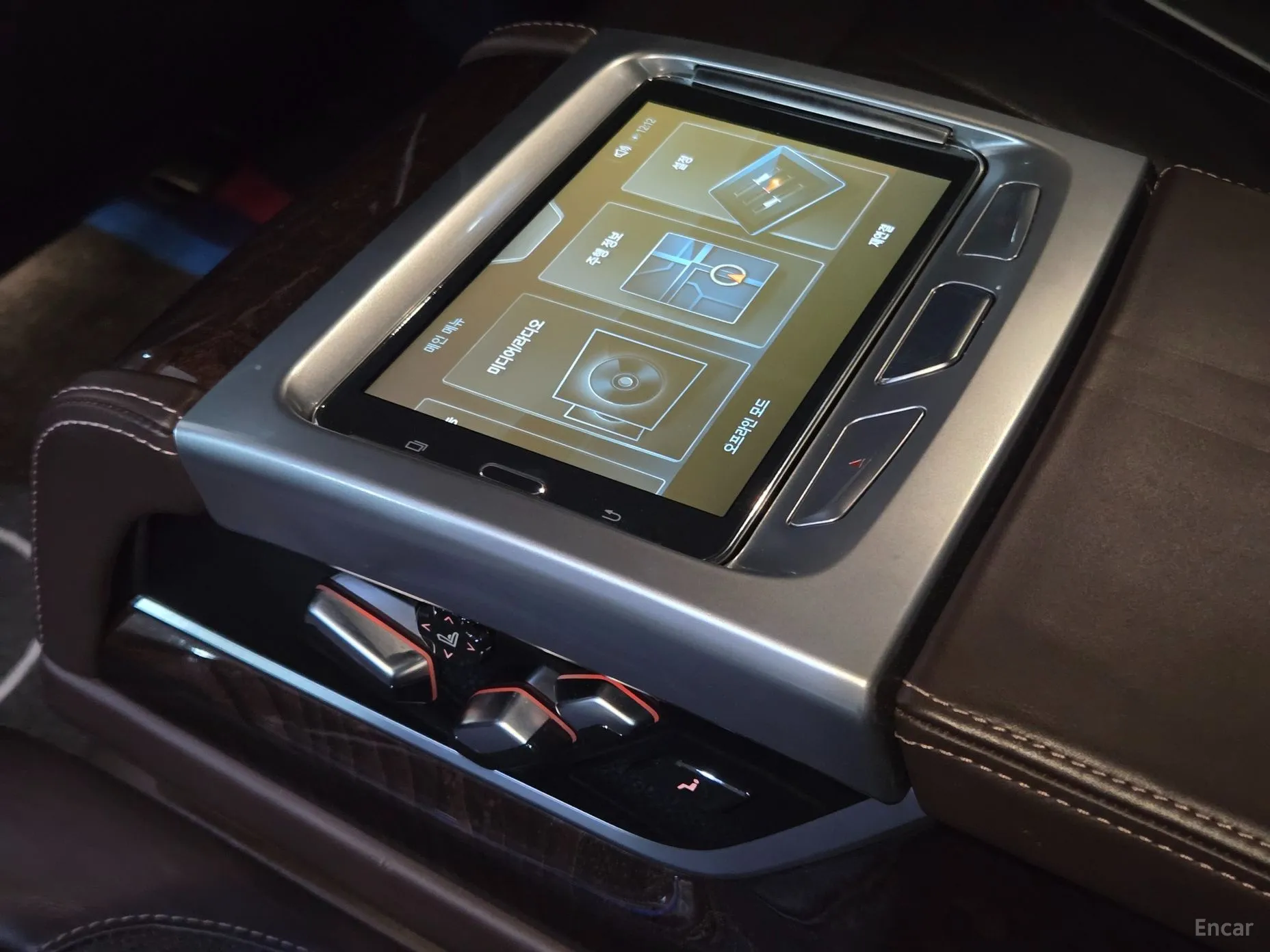 BMW 7 Series (G11) превью 18