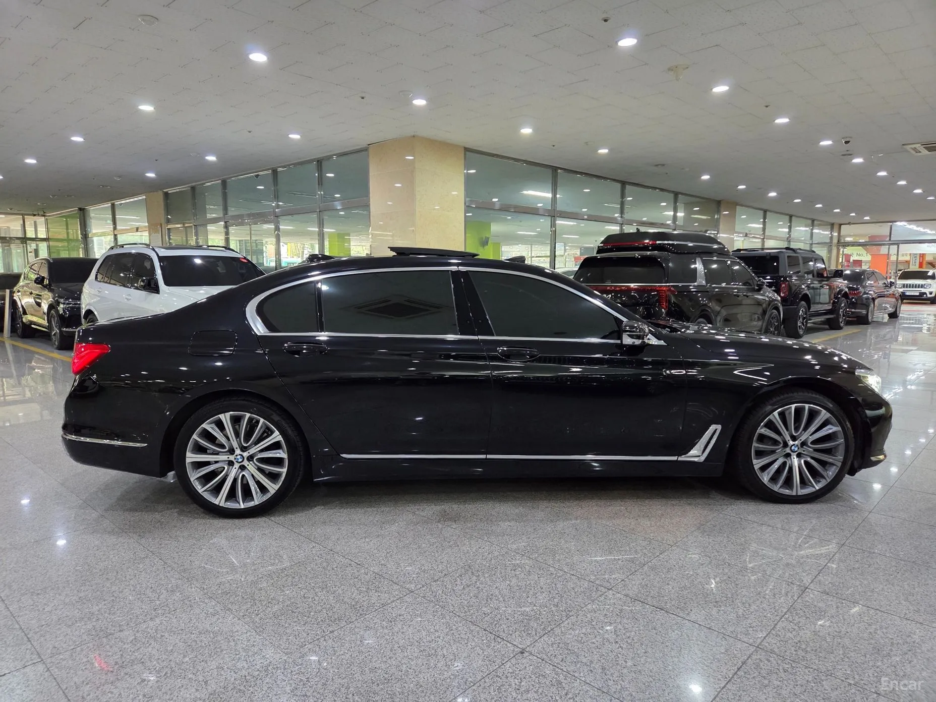 BMW 7 Series (G11) превью 5