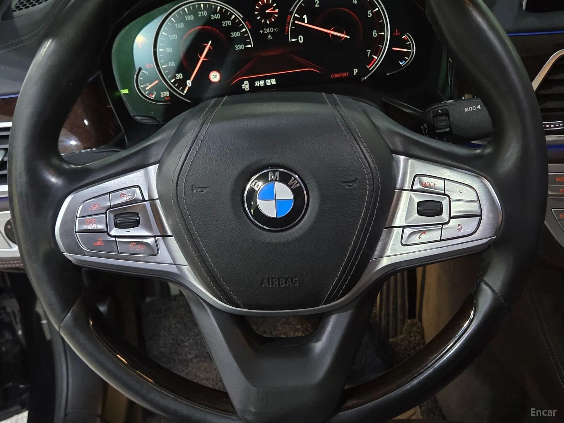 BMW 7 Series (G11) превью 9