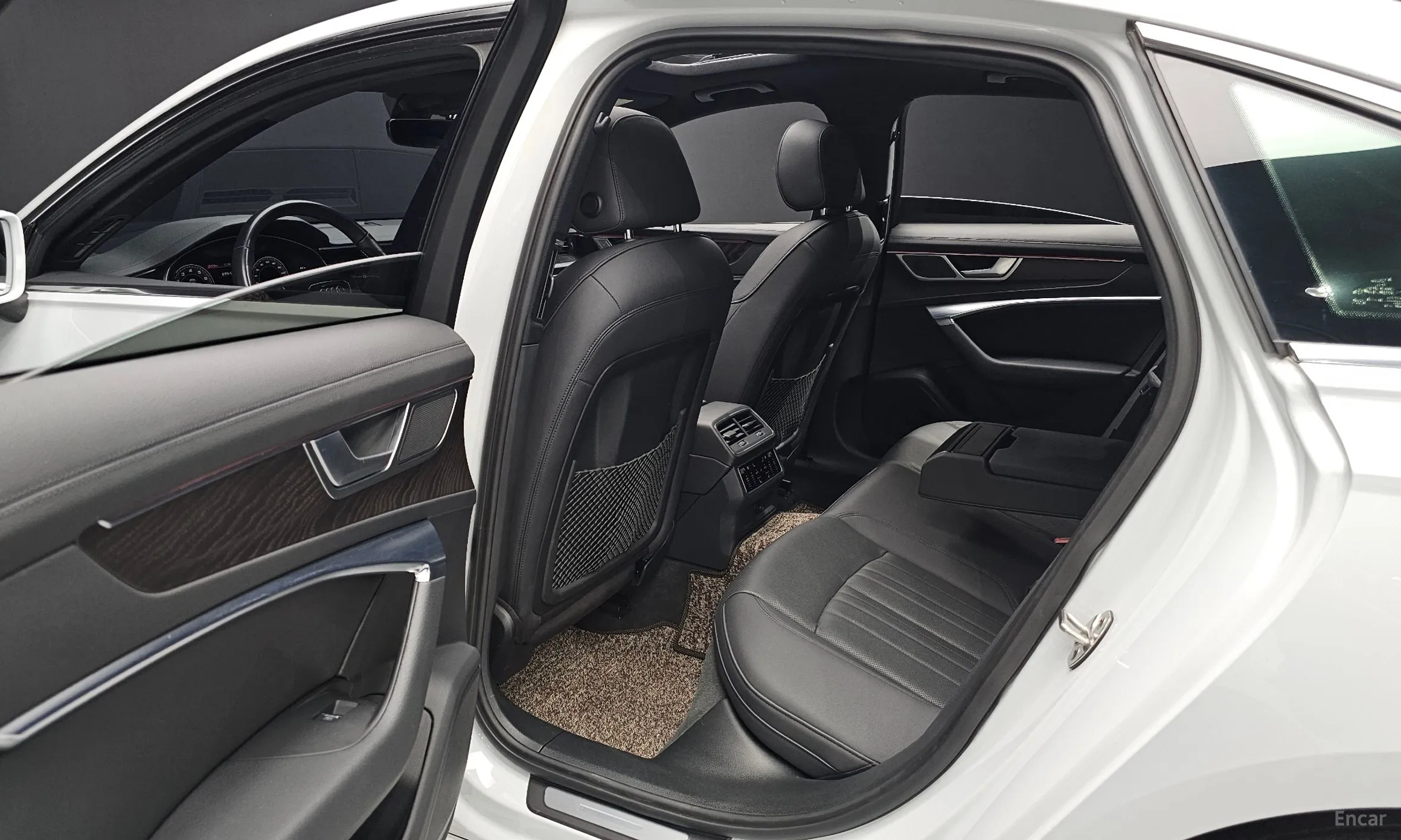 Audi A6 (C8) превью 12