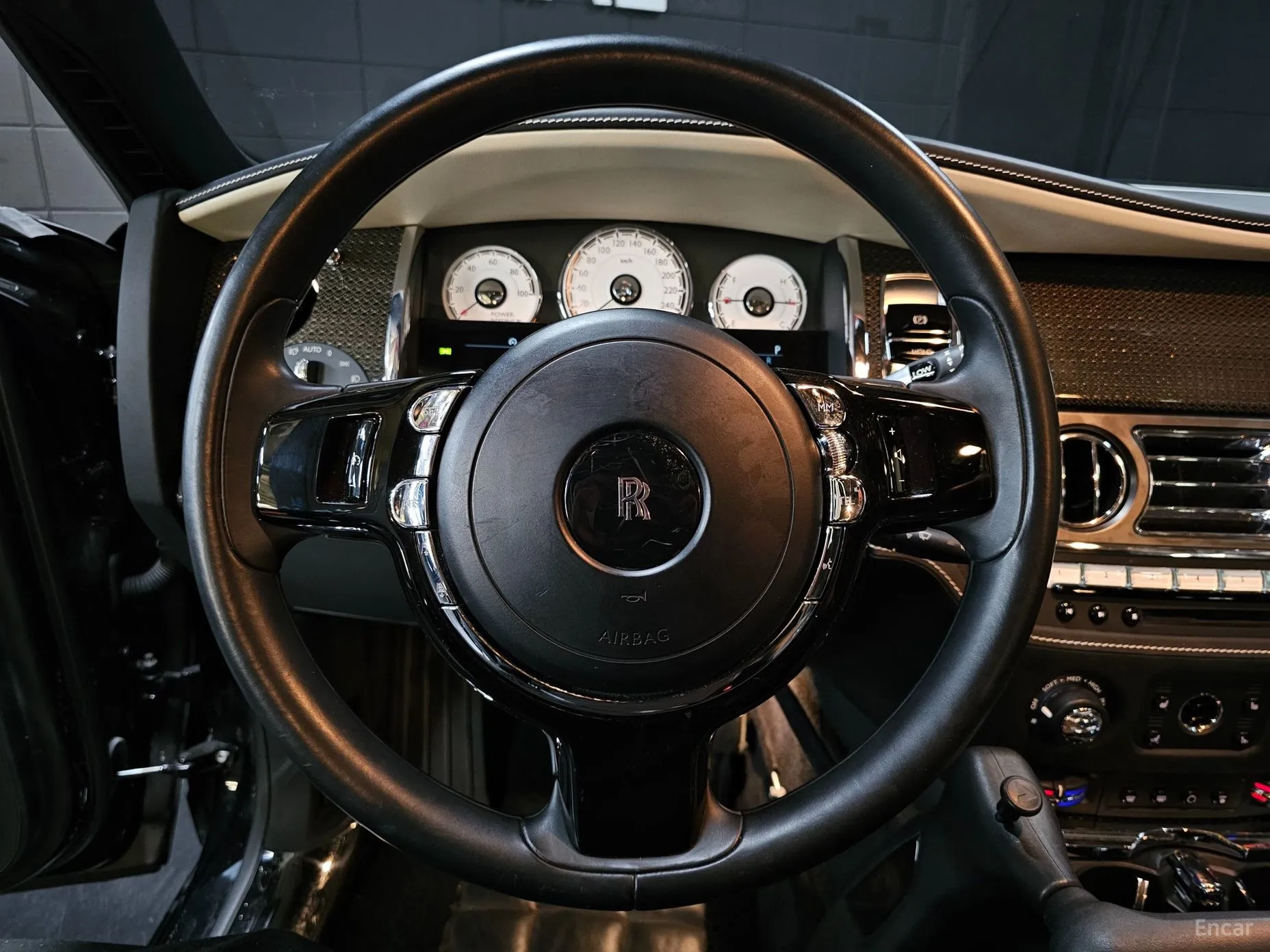 Rolls-Royce Ghost превью 12