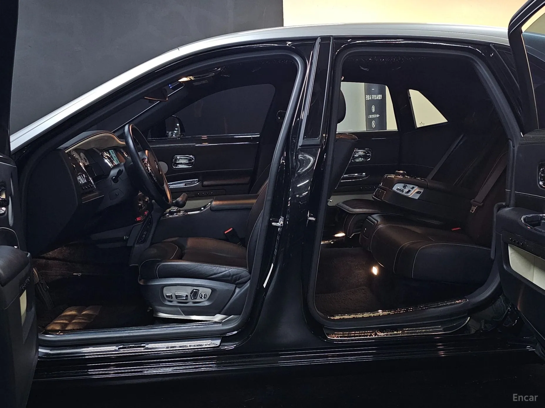 Rolls-Royce Ghost превью 16
