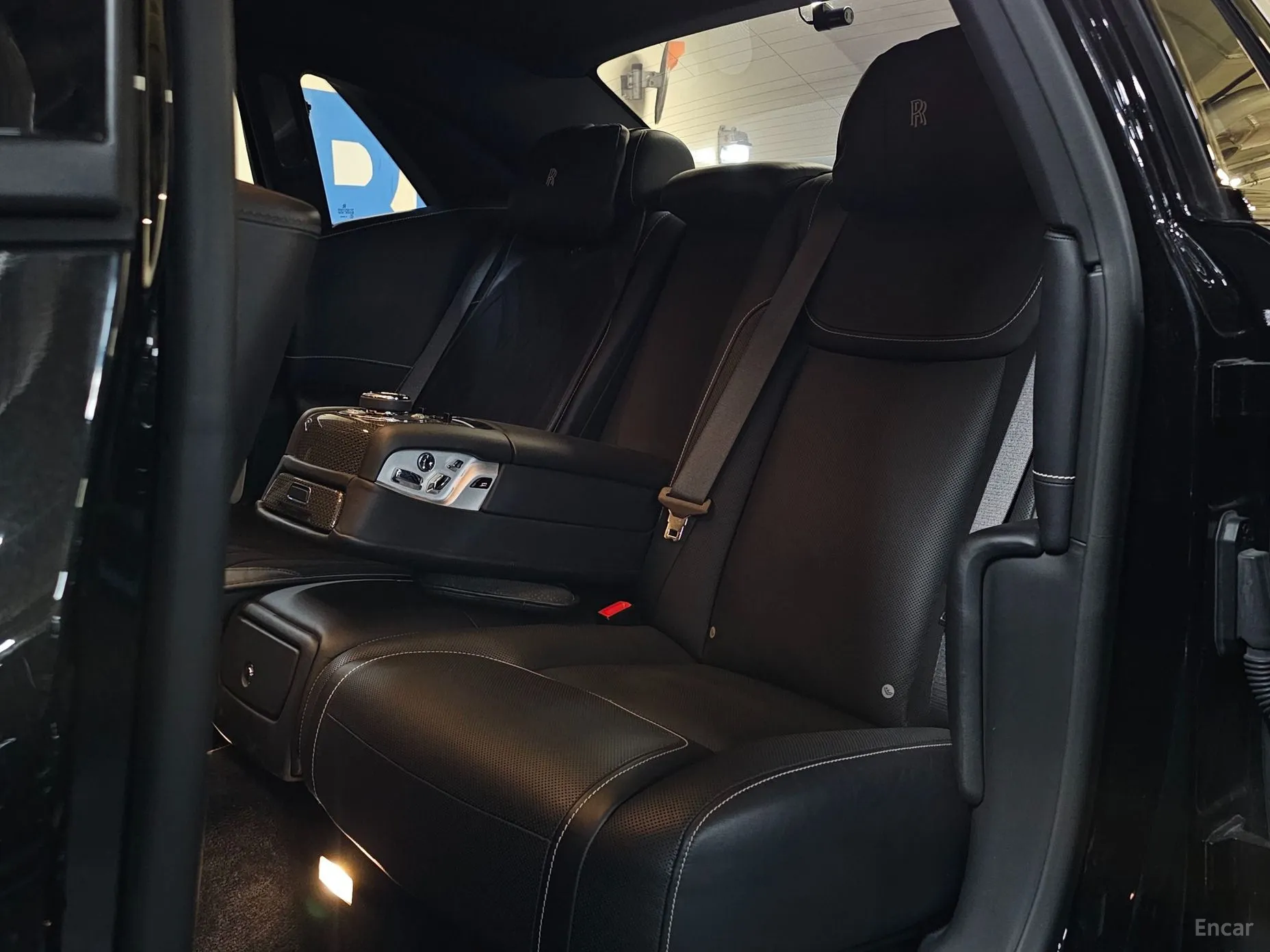 Rolls-Royce Ghost превью 17