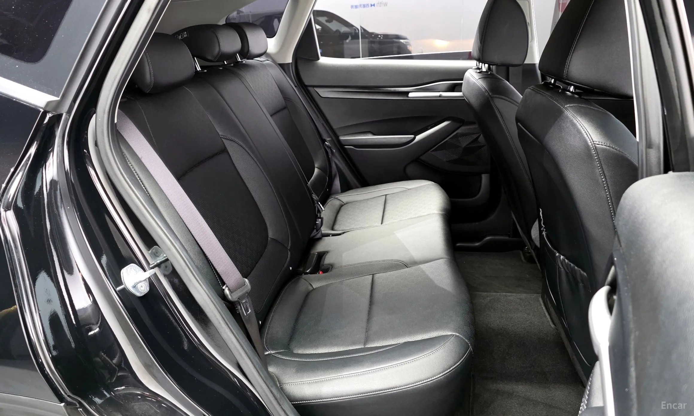 Kia Seltos превью 11