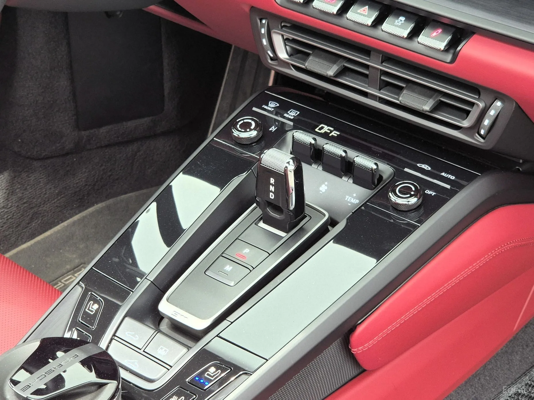 Porsche 911 (992) превью 9