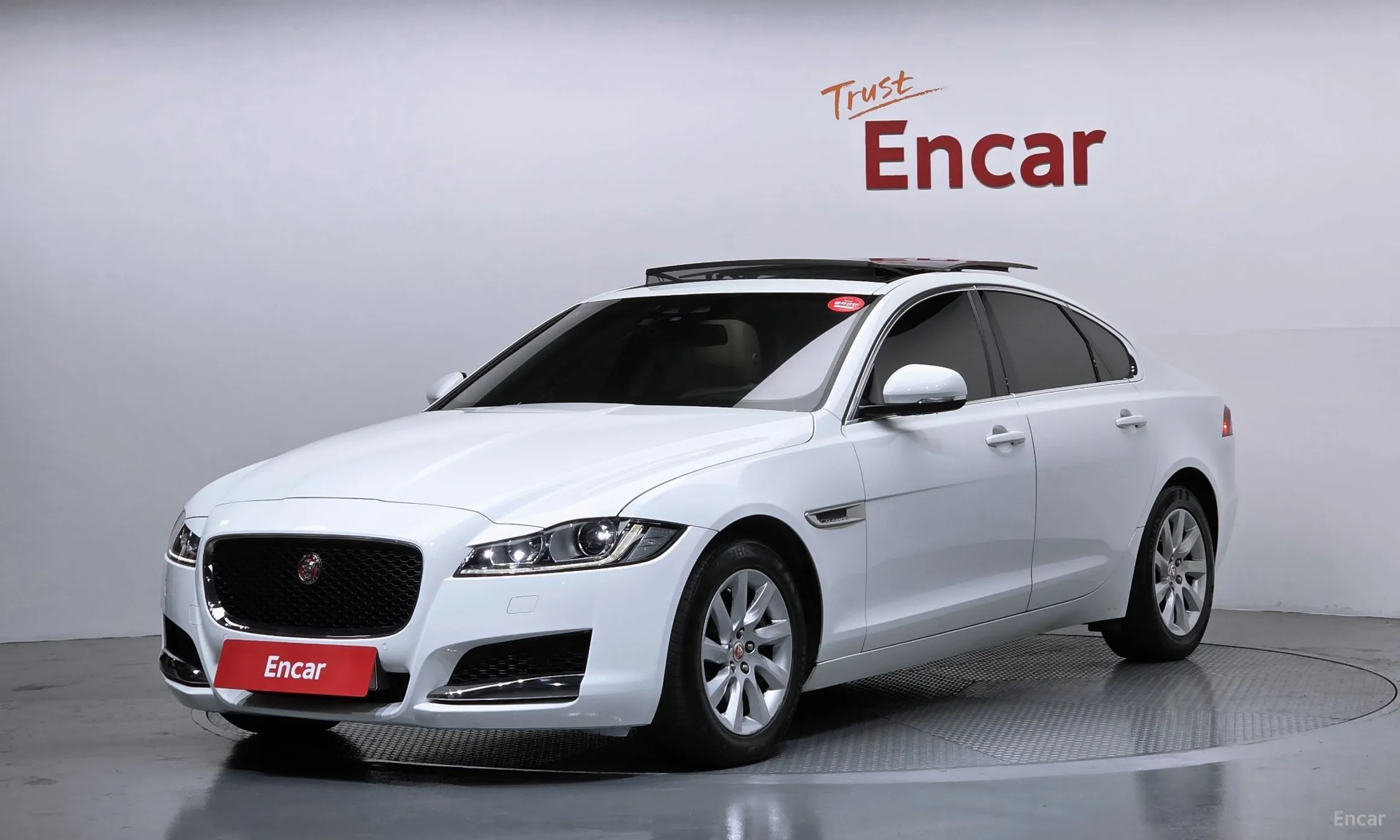 Jaguar XF (x260)