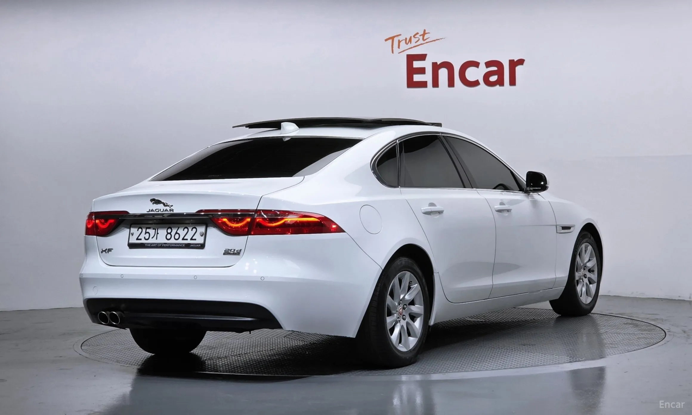 Jaguar XF (x260)