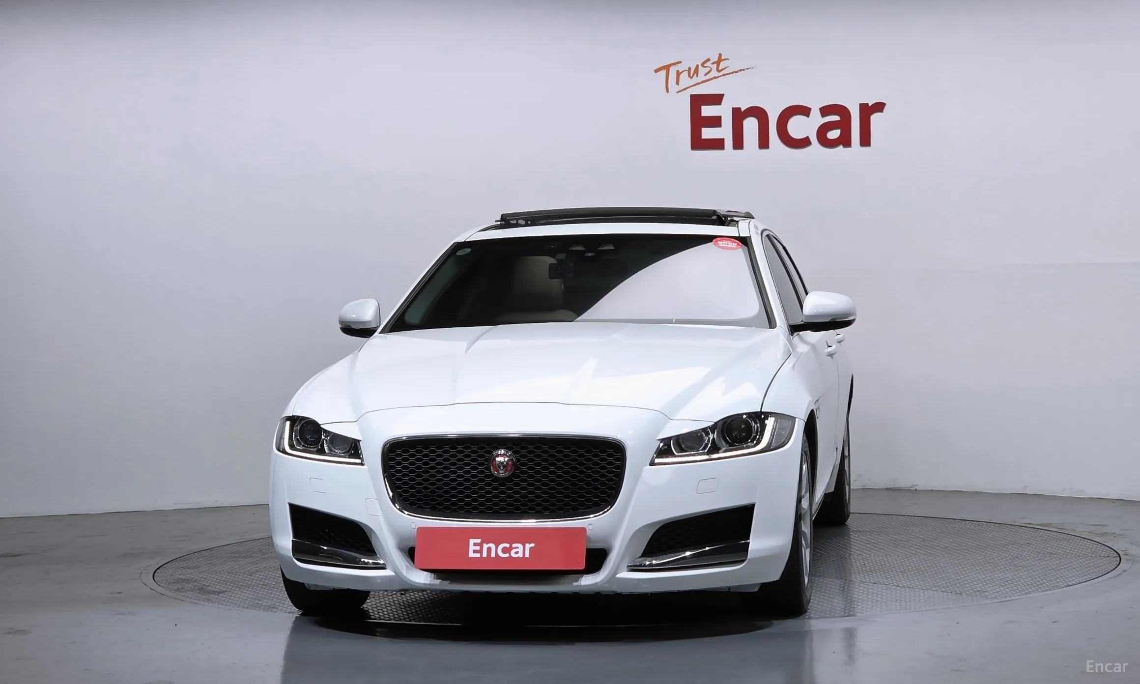 Jaguar XF (x260) превью 3