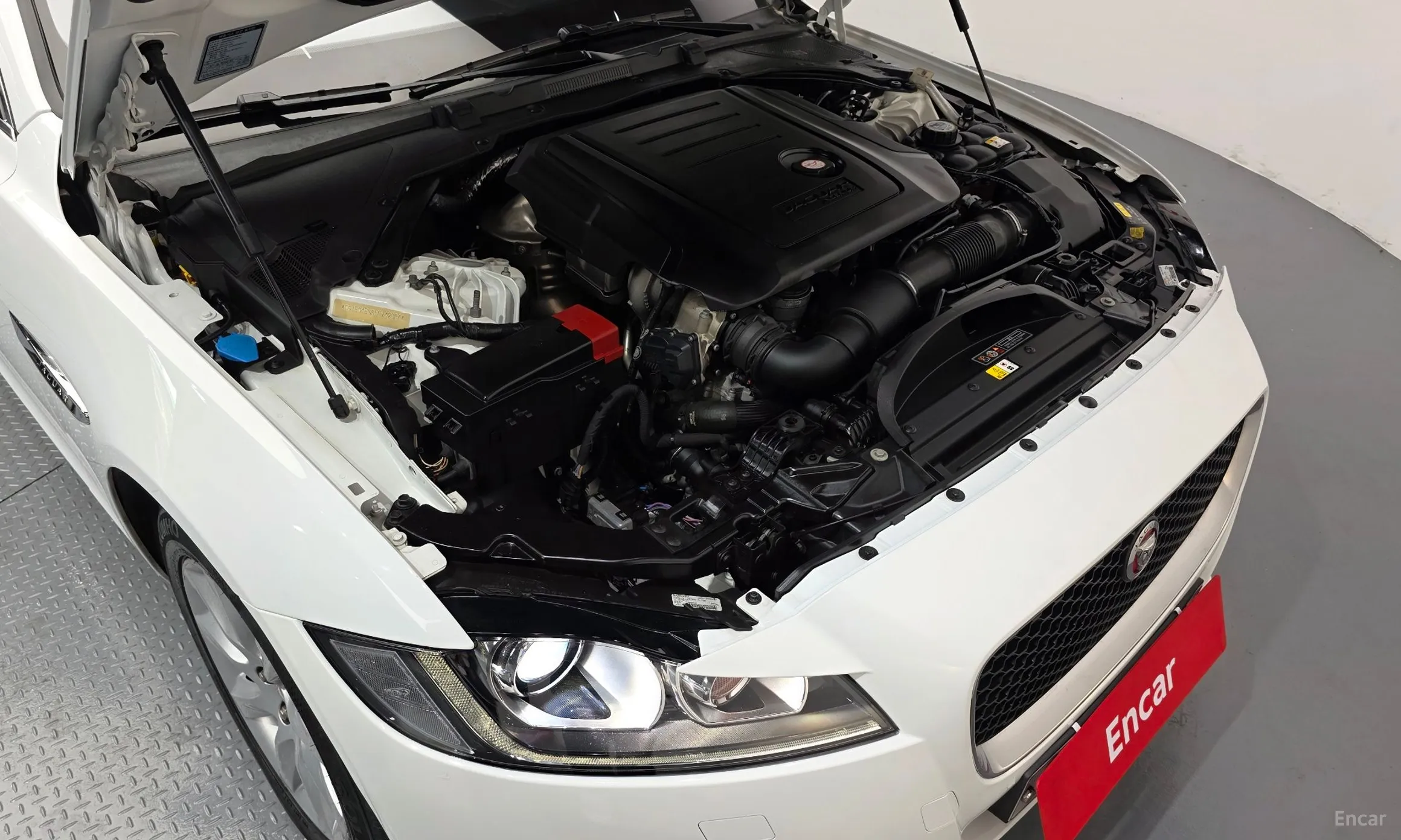 Jaguar XF (x260) превью 6