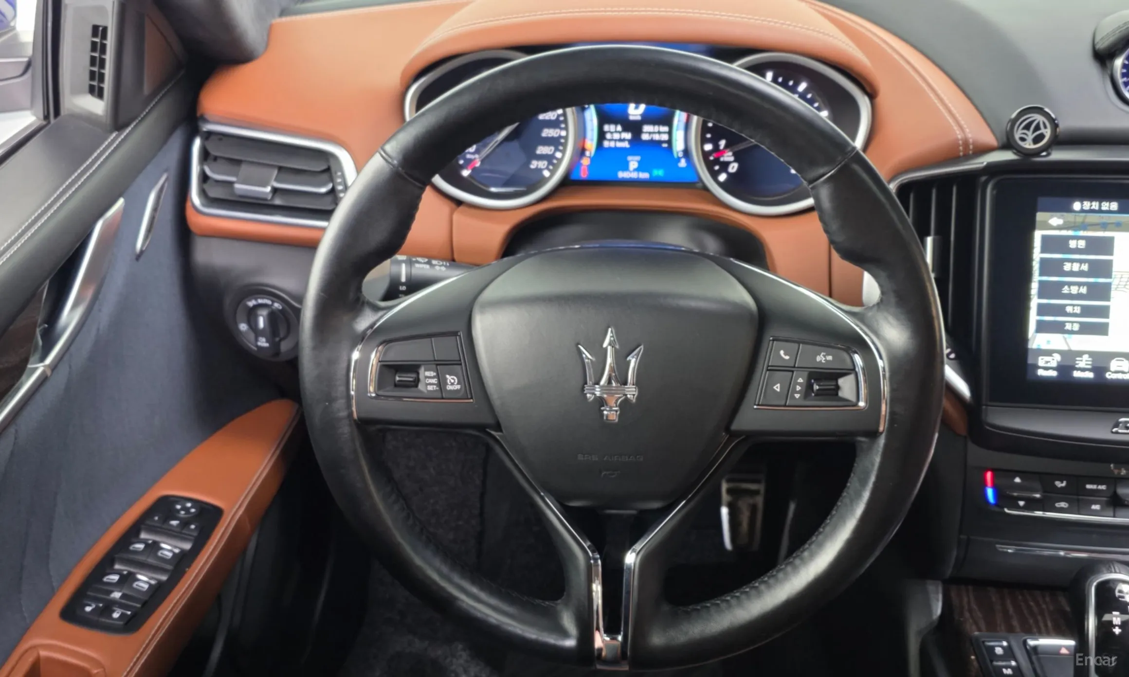 Maserati Ghibli превью 13