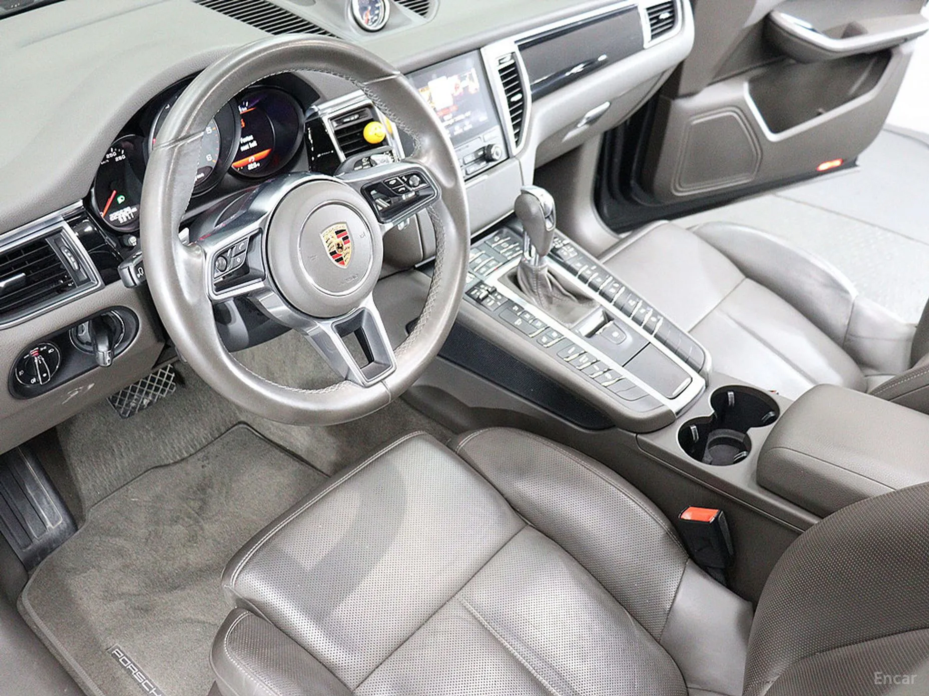 Porsche Macan превью 10